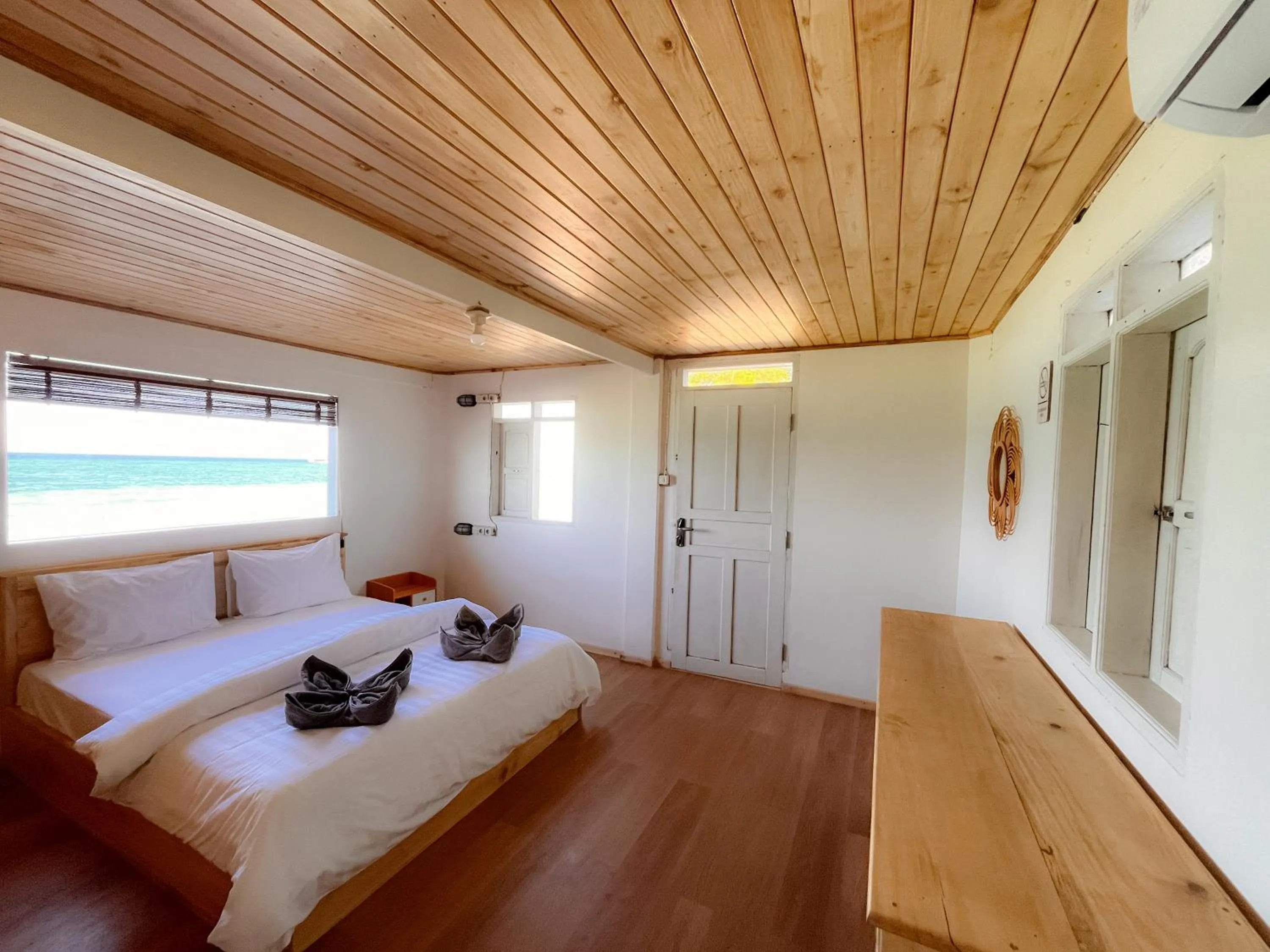 Bedroom, Bed in Phinisi Hostel Bira