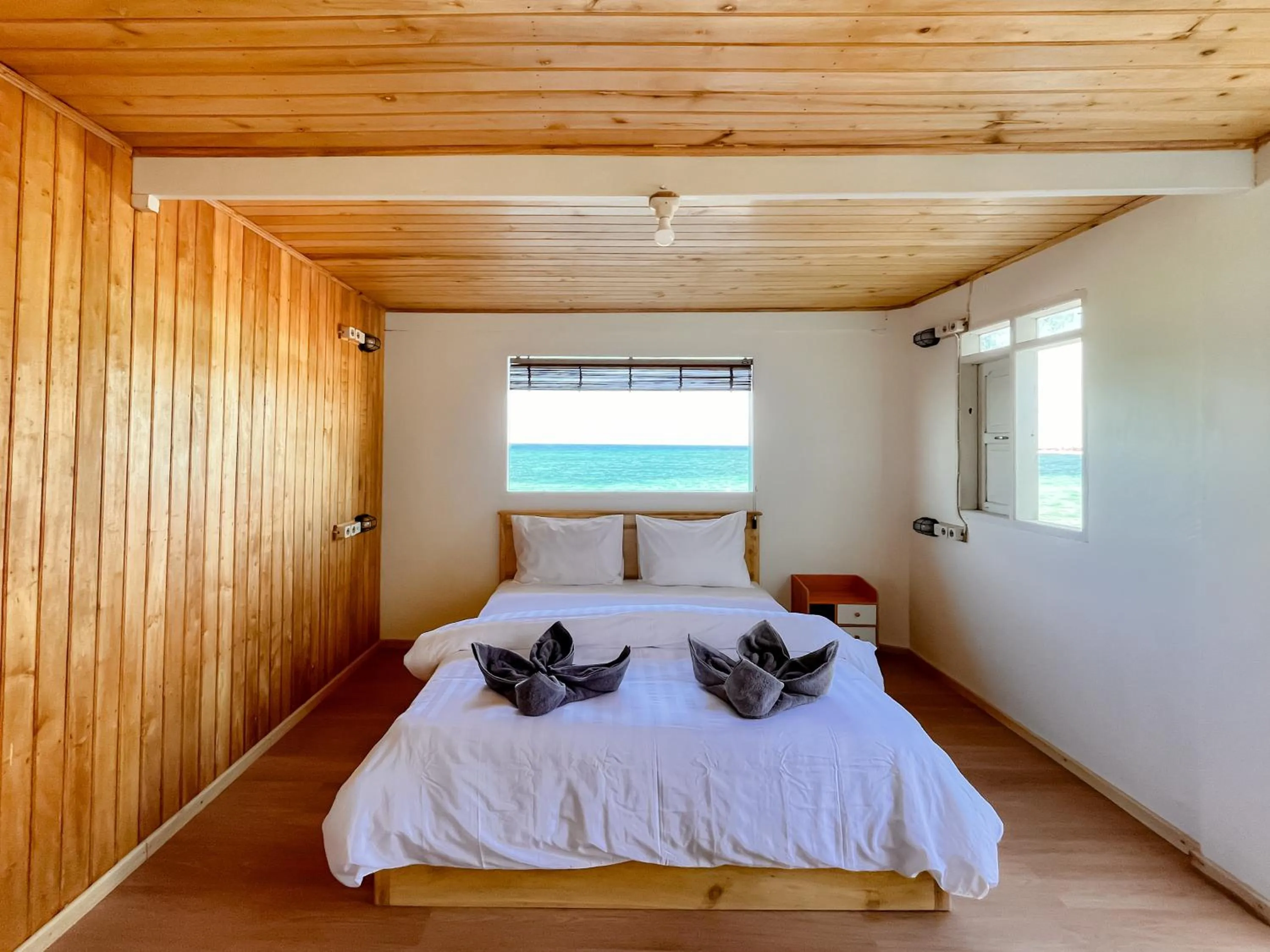 Bedroom, Bed in Phinisi Hostel Bira