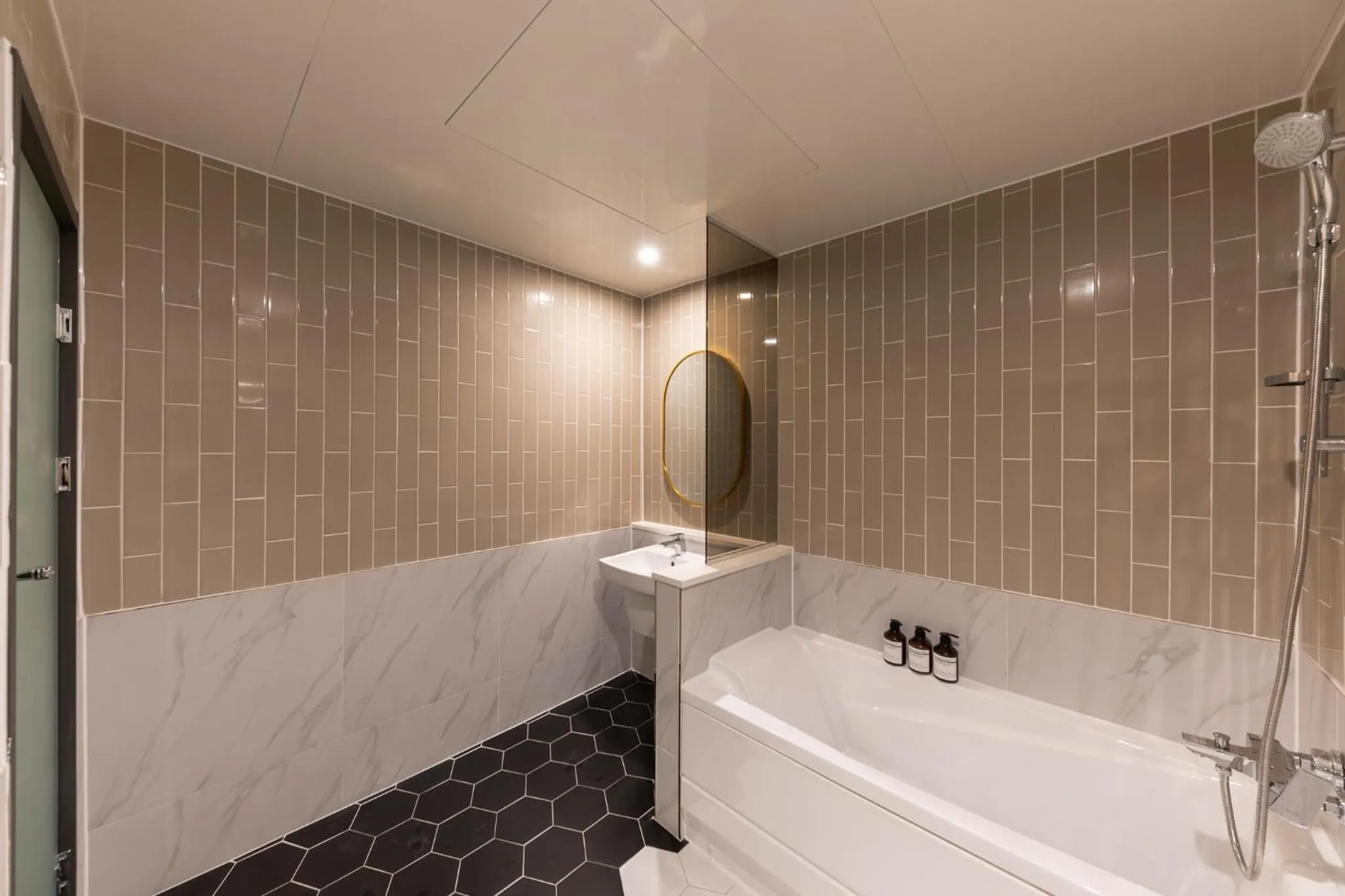 Brown Dot Hotel Seong Seo