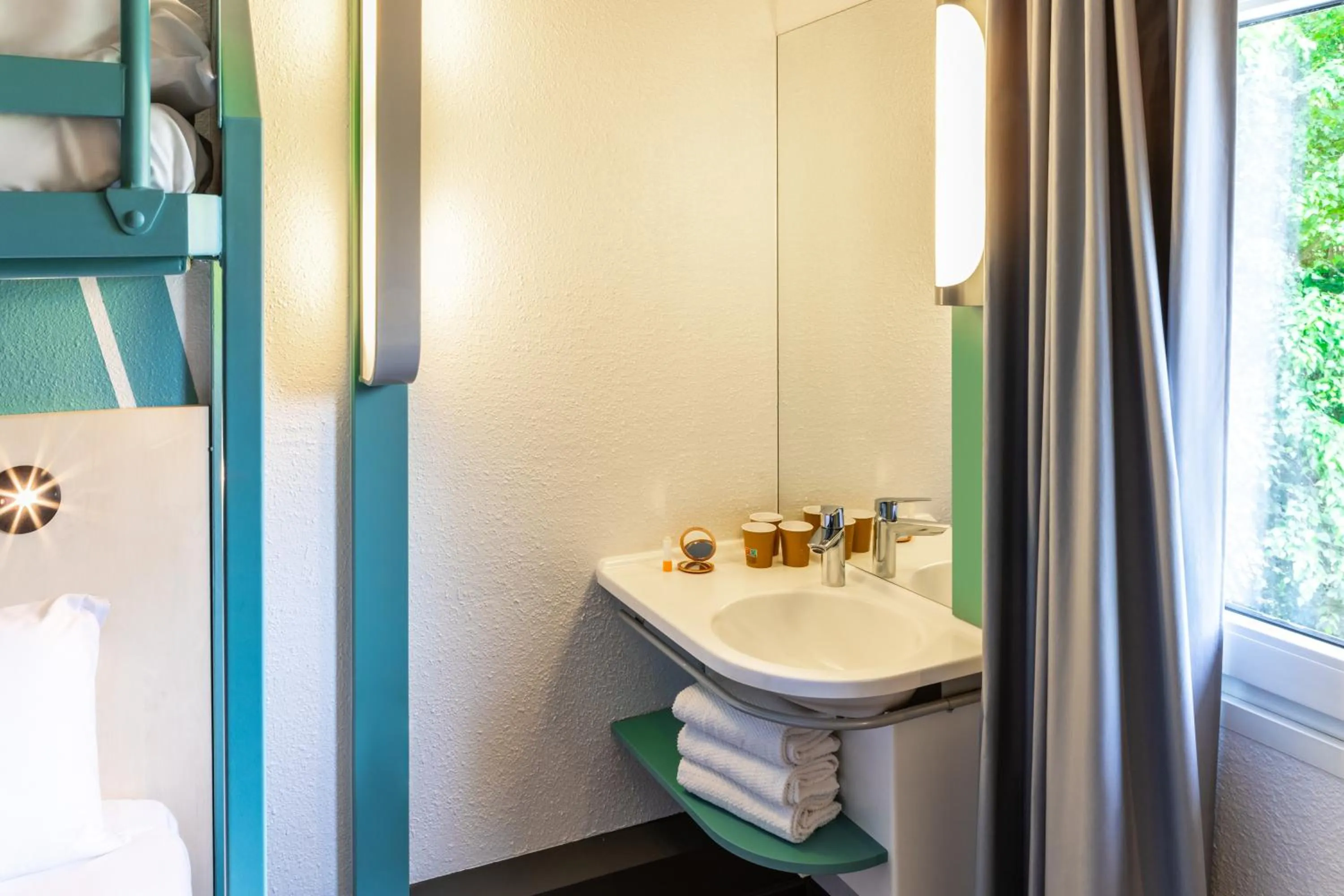 Bathroom in ibis budget Marne la Vallée Chelles