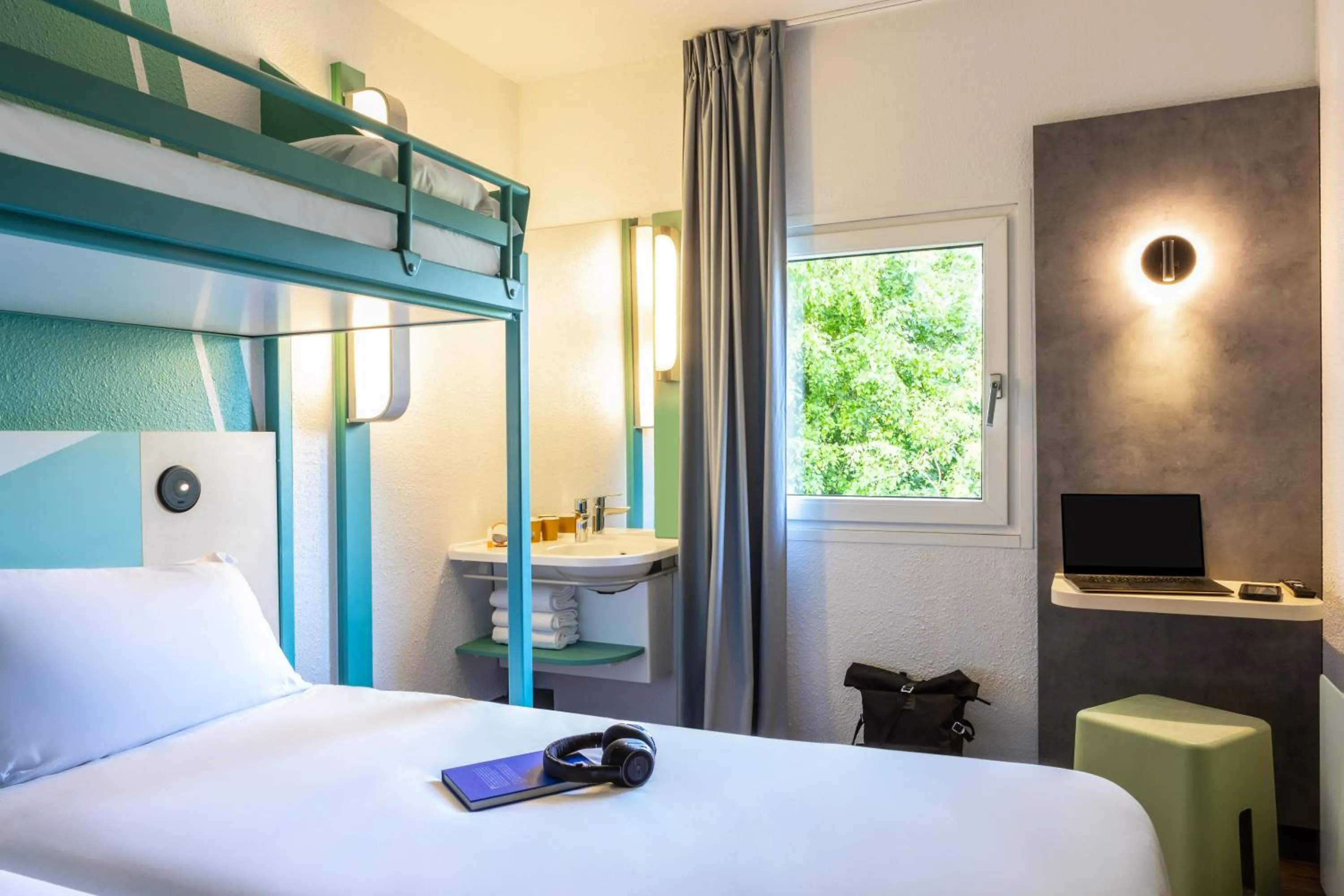 Photo of the whole room, Bed in ibis budget Marne la Vallée Chelles