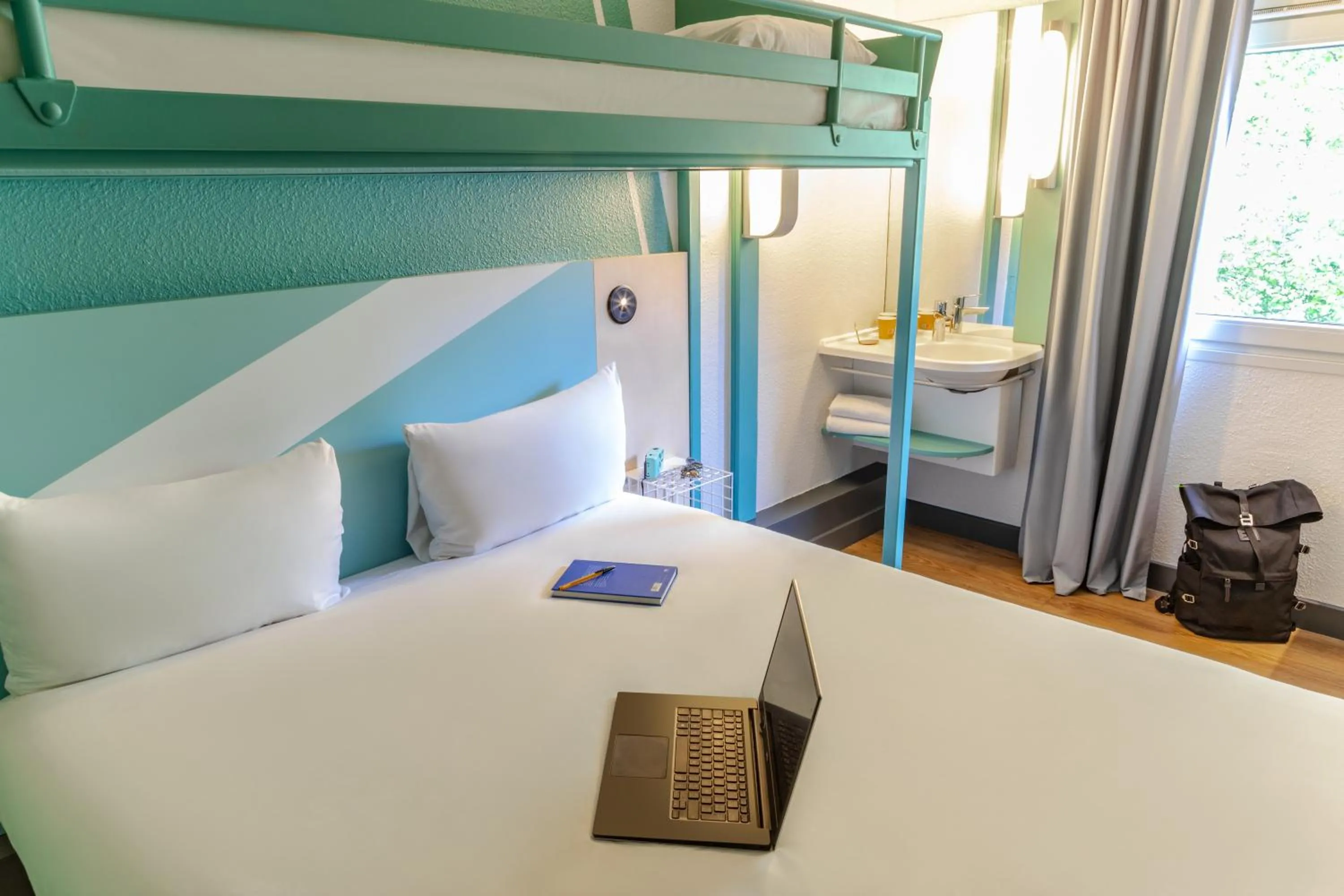 Bed in ibis budget Marne la Vallée Chelles