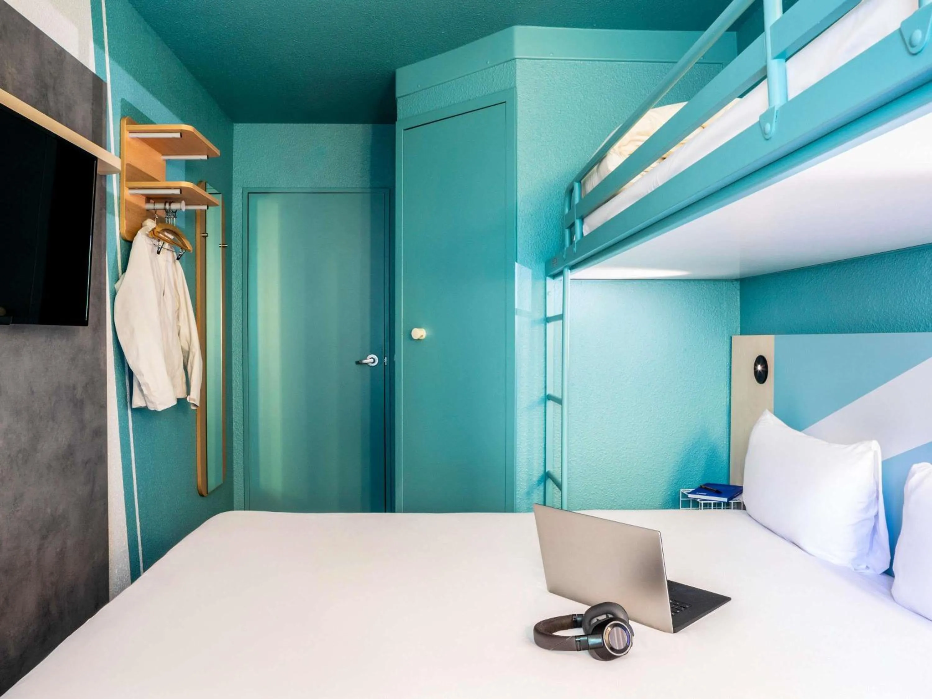 Bedroom, Bed in ibis budget Marne la Vallée Chelles