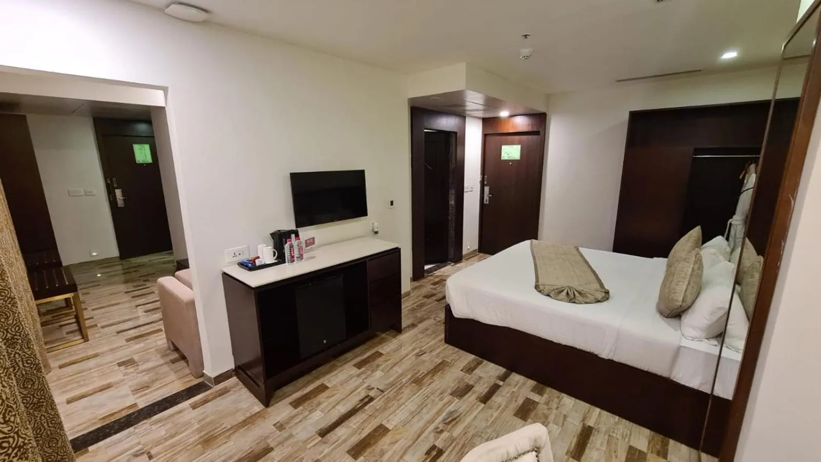 TV and multimedia, Bed in Regenta Inn Ranip Ahmedabad