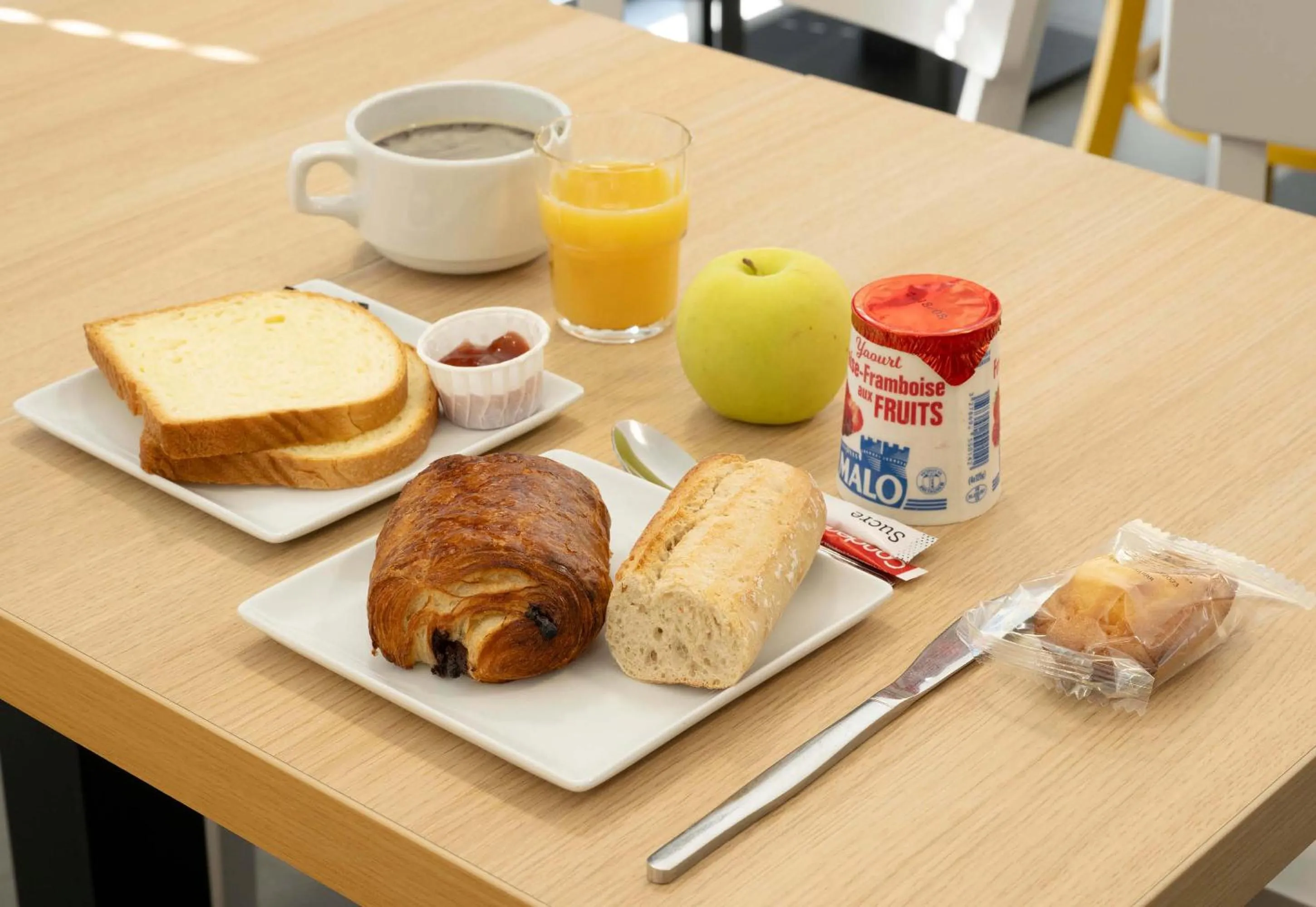 Breakfast in B&B HOTEL Pau Zénith