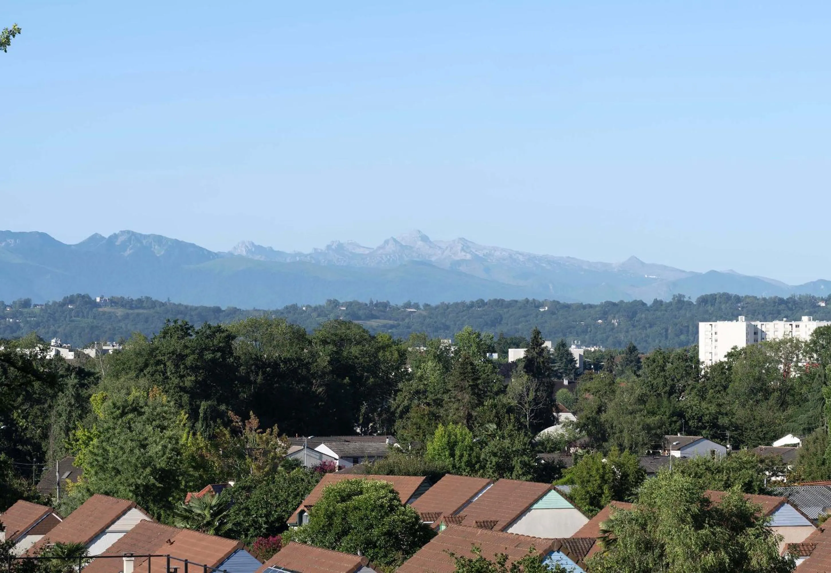 Mountain view in B&B HOTEL Pau Zénith