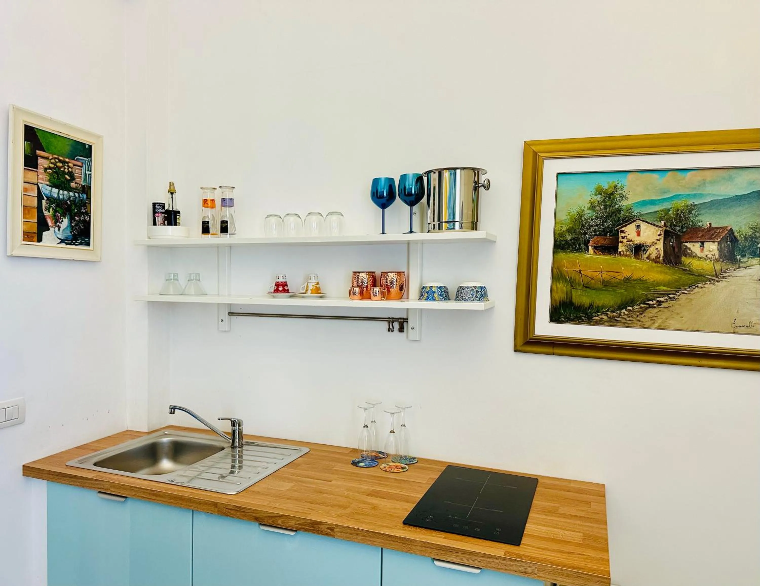 Kitchen or kitchenette in RarityArt GuestHouse