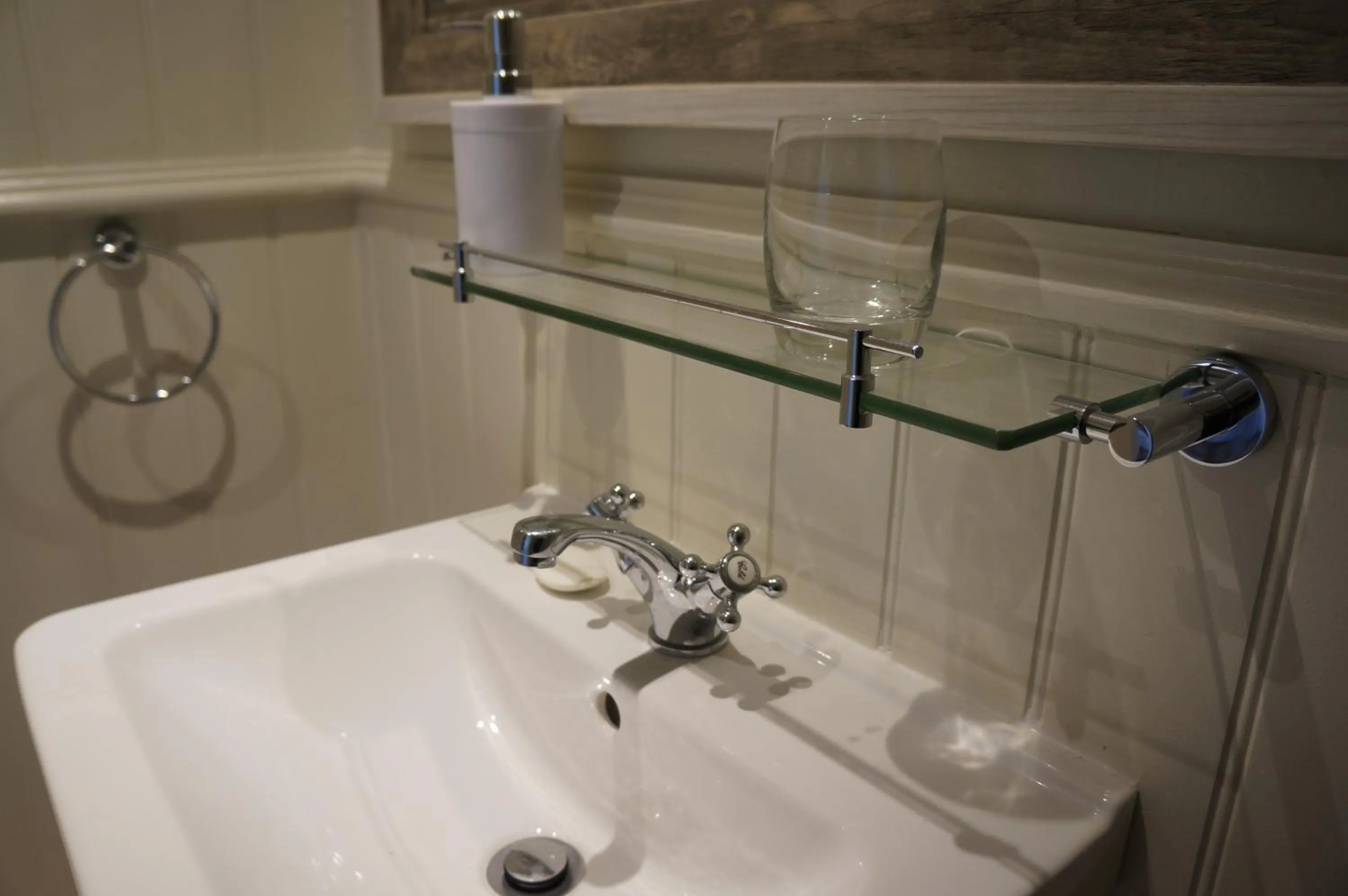 Bathroom in Cedar House Boutique B&B