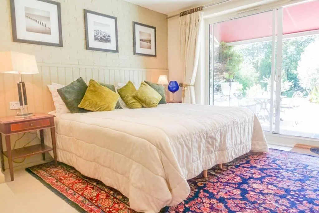 Bed in Cedar House Boutique B&B