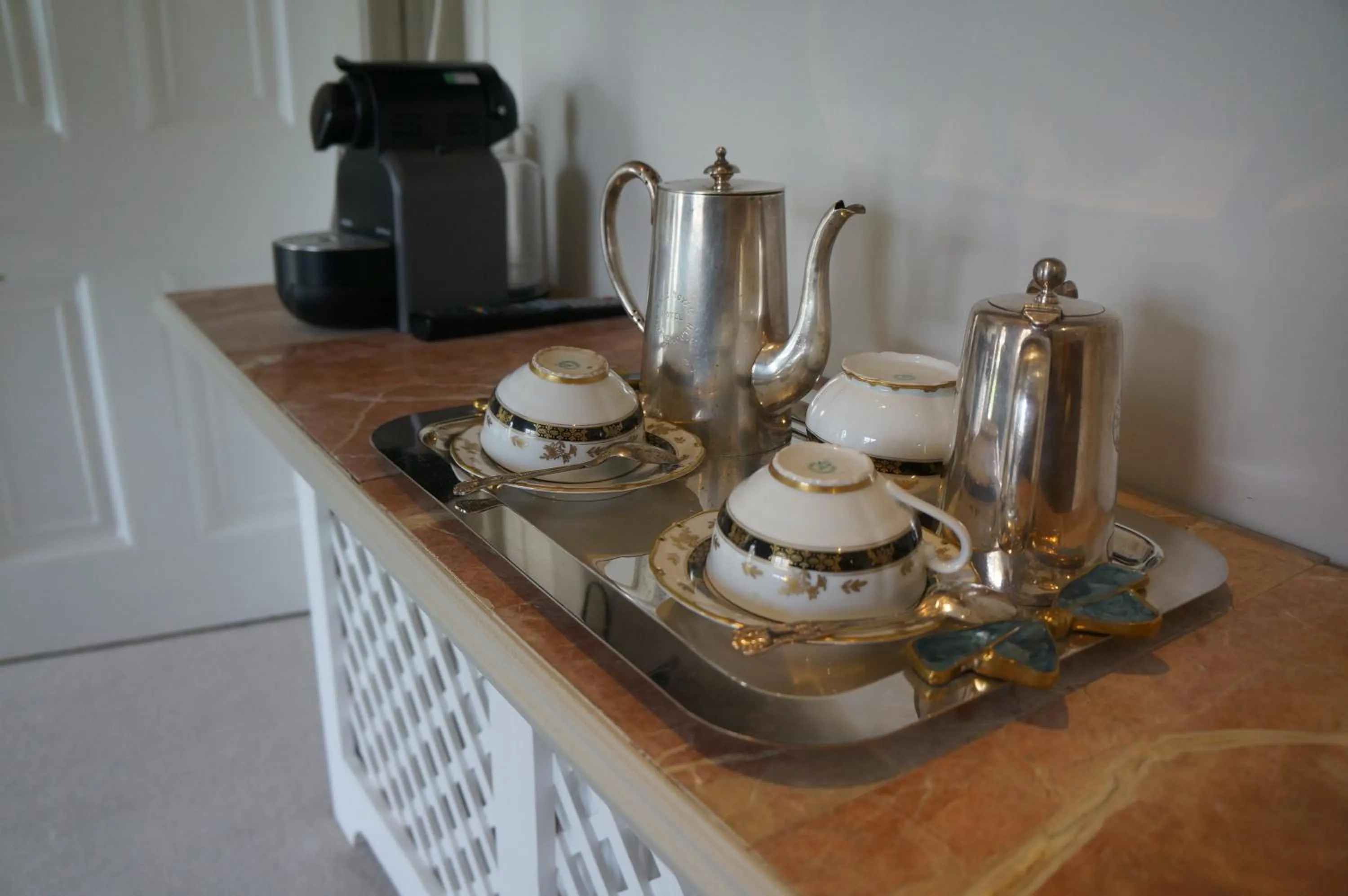 Coffee/tea facilities in Cedar House Boutique B&B
