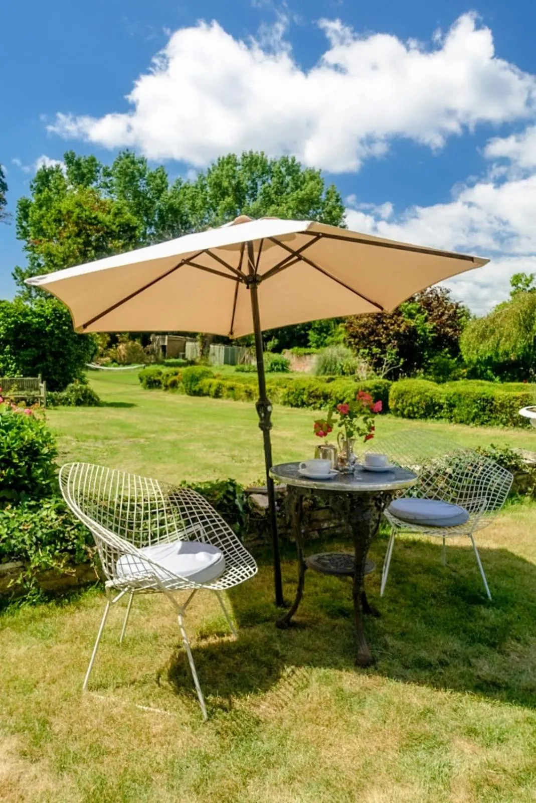 Swimming pool in Cedar House Boutique B&B