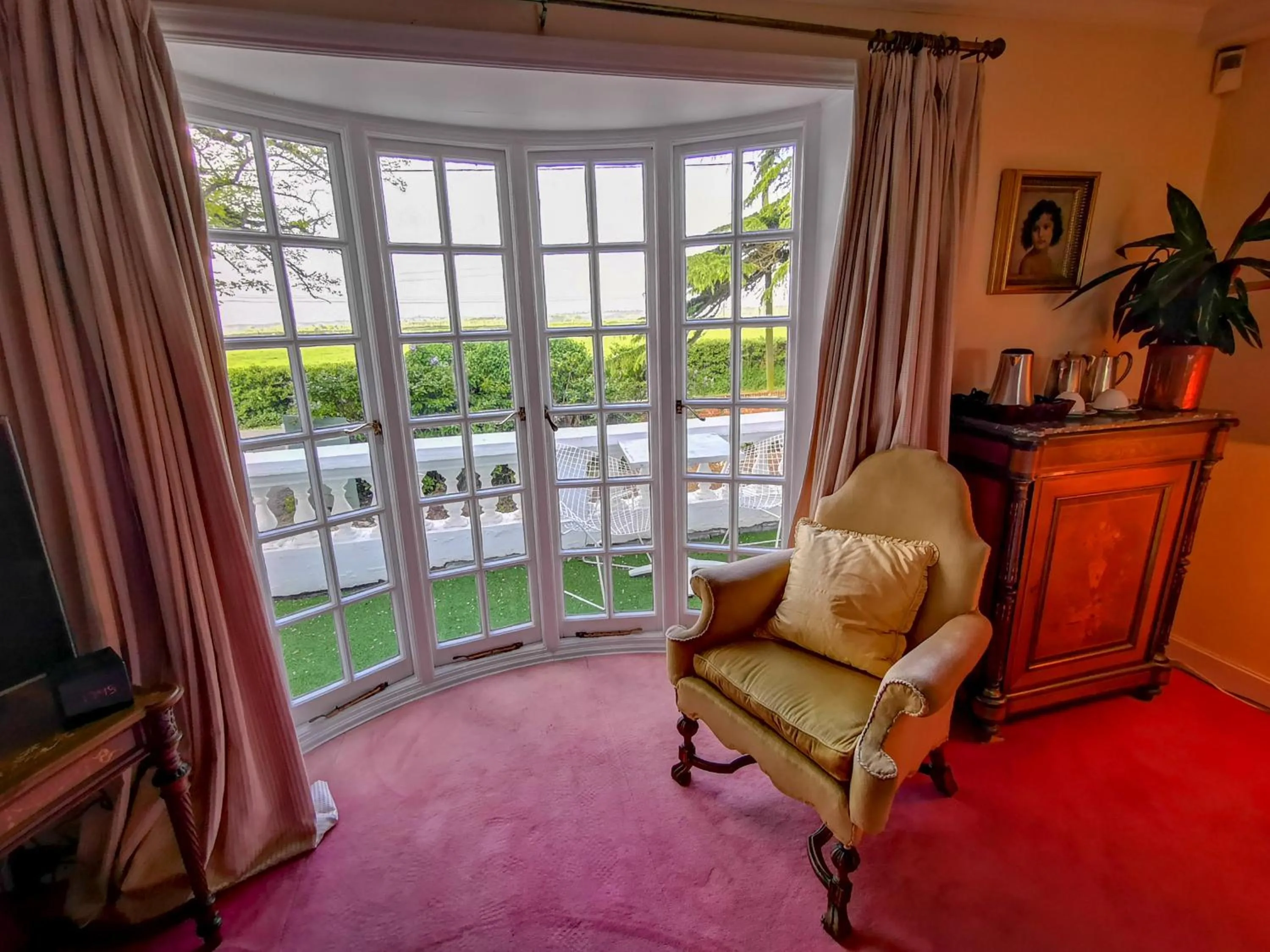Seating area in Cedar House Boutique B&B