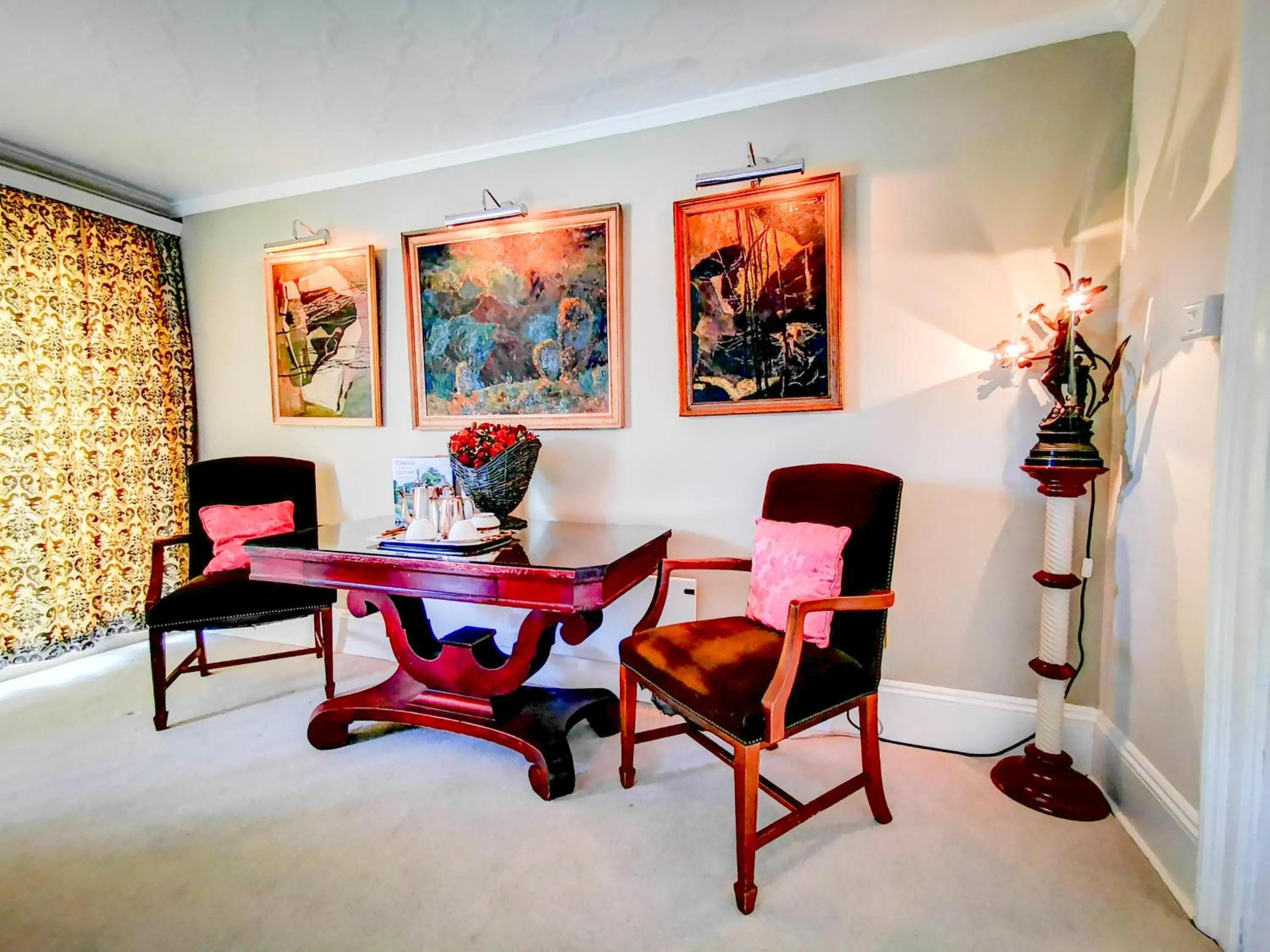 Seating area in Cedar House Boutique B&B