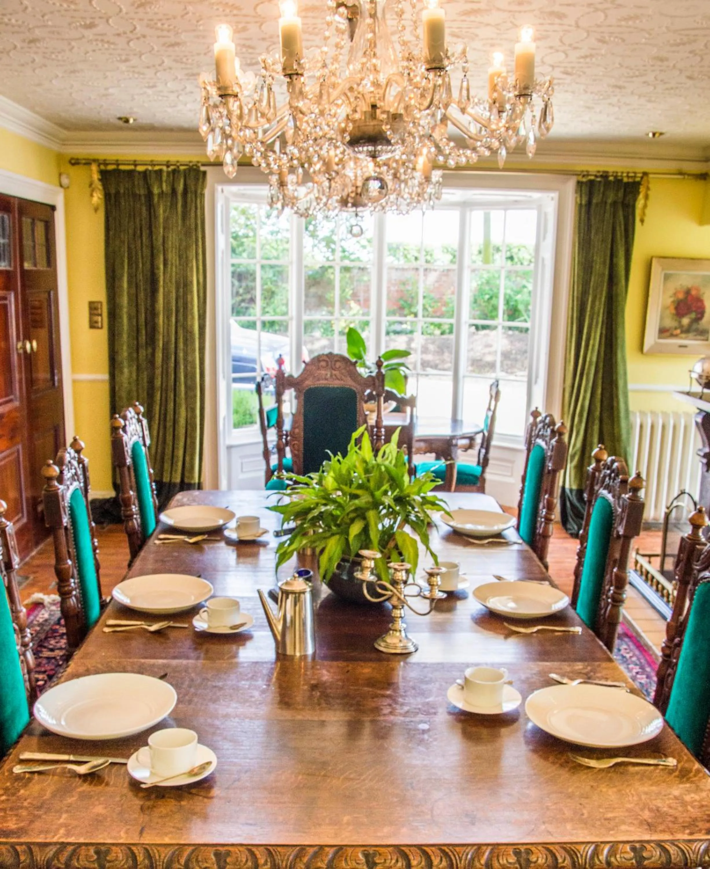 Dining area in Cedar House Boutique B&B