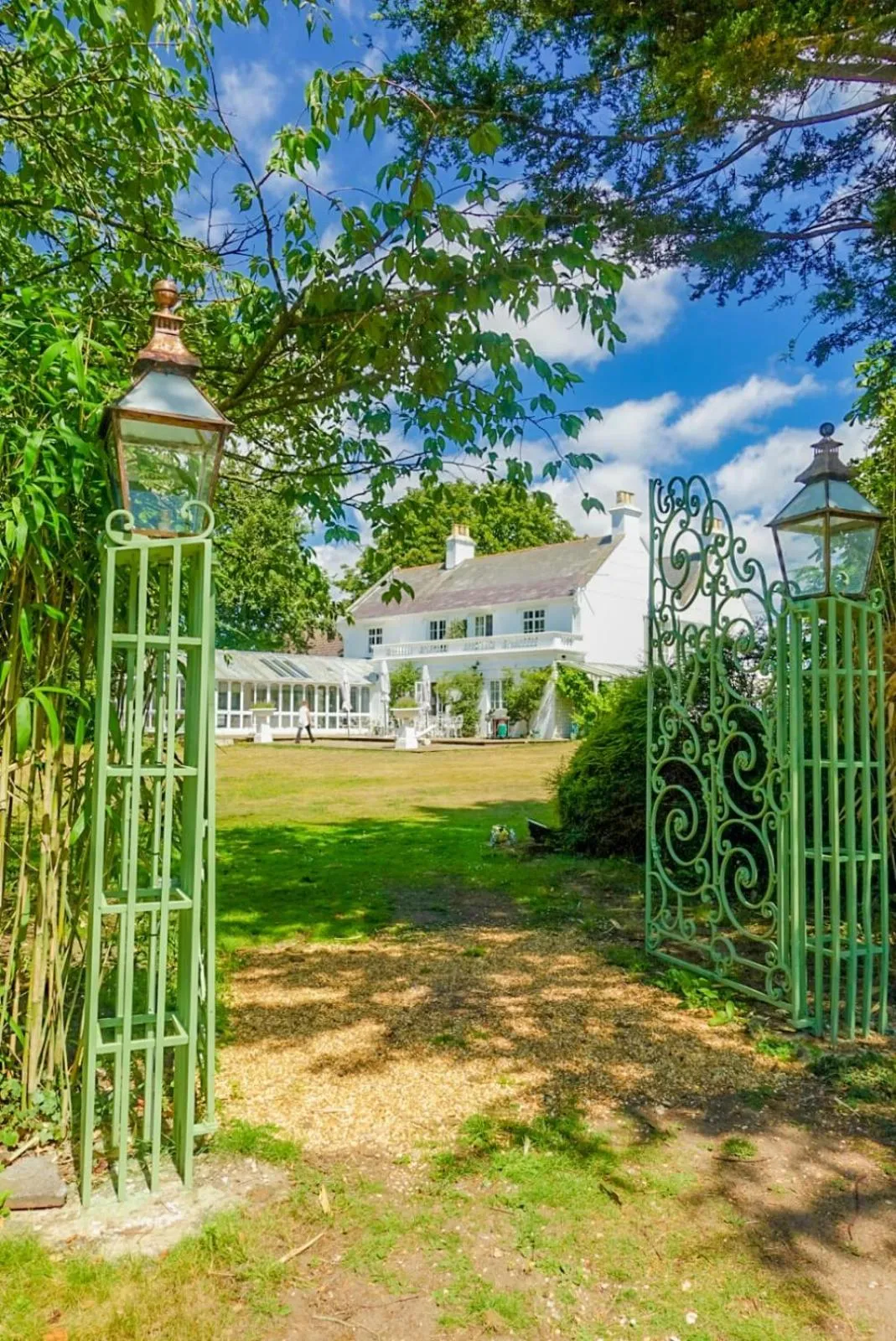 Facade/entrance in Cedar House Boutique B&B