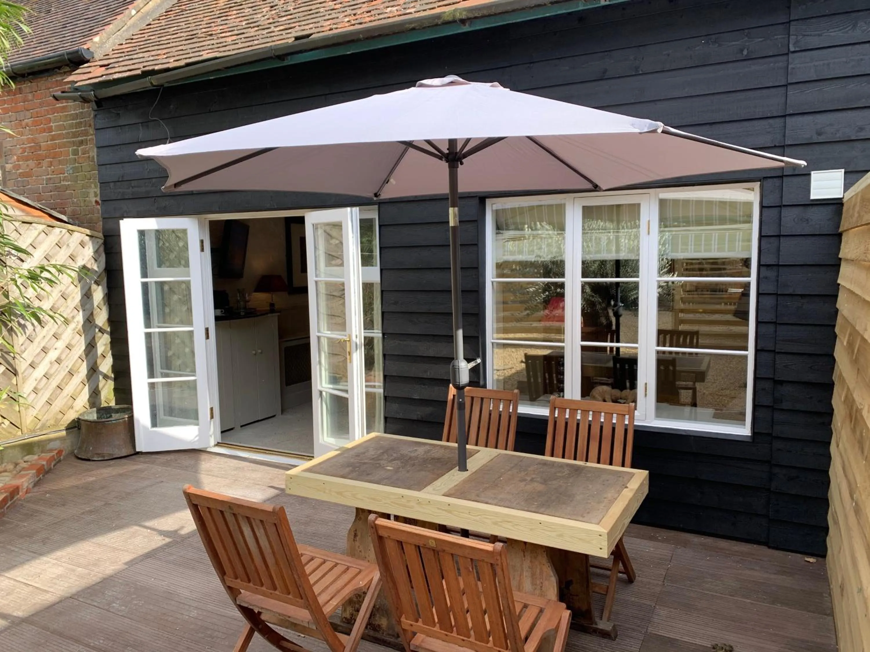 Facade/entrance in Cedar House Boutique B&B