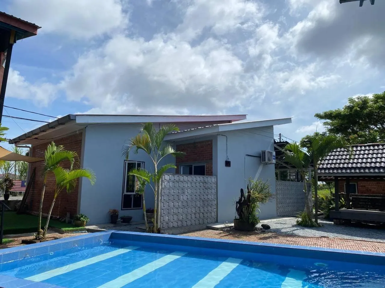 Property building in Dangau Sala D'Kontena