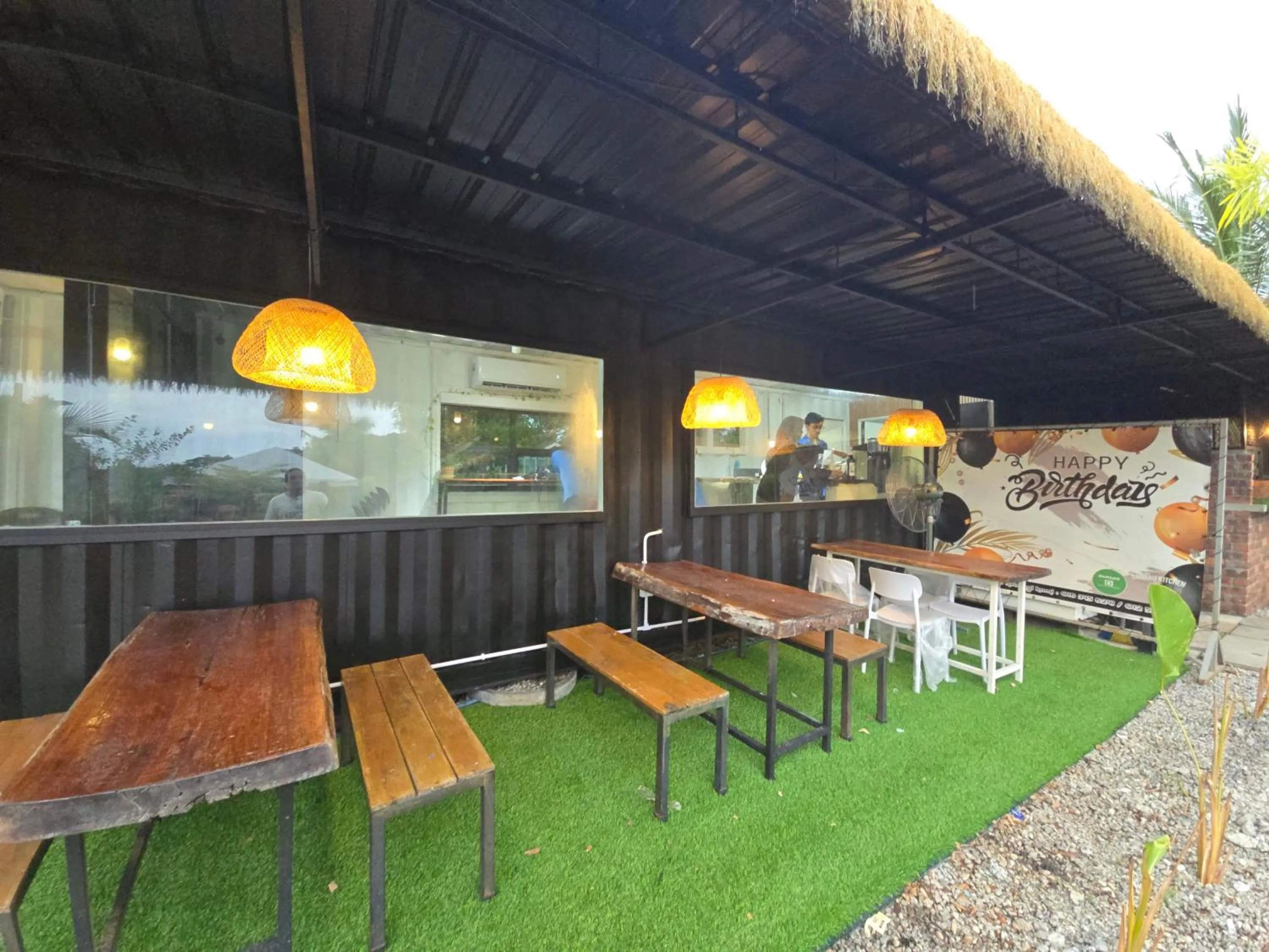 Restaurant/places to eat in Dangau Sala D'Kontena