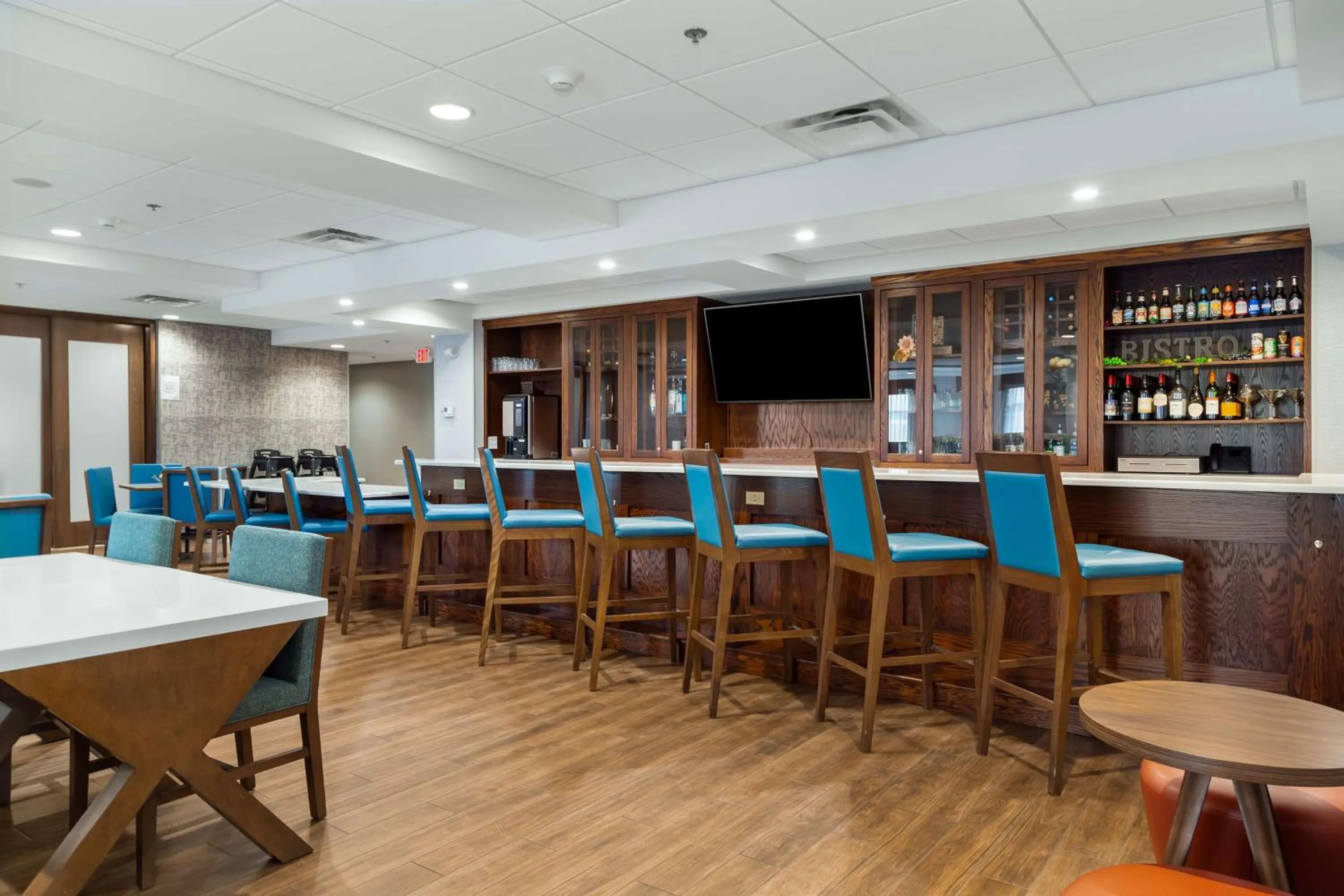 Restaurant/places to eat in Hampton Inn Madison, OH