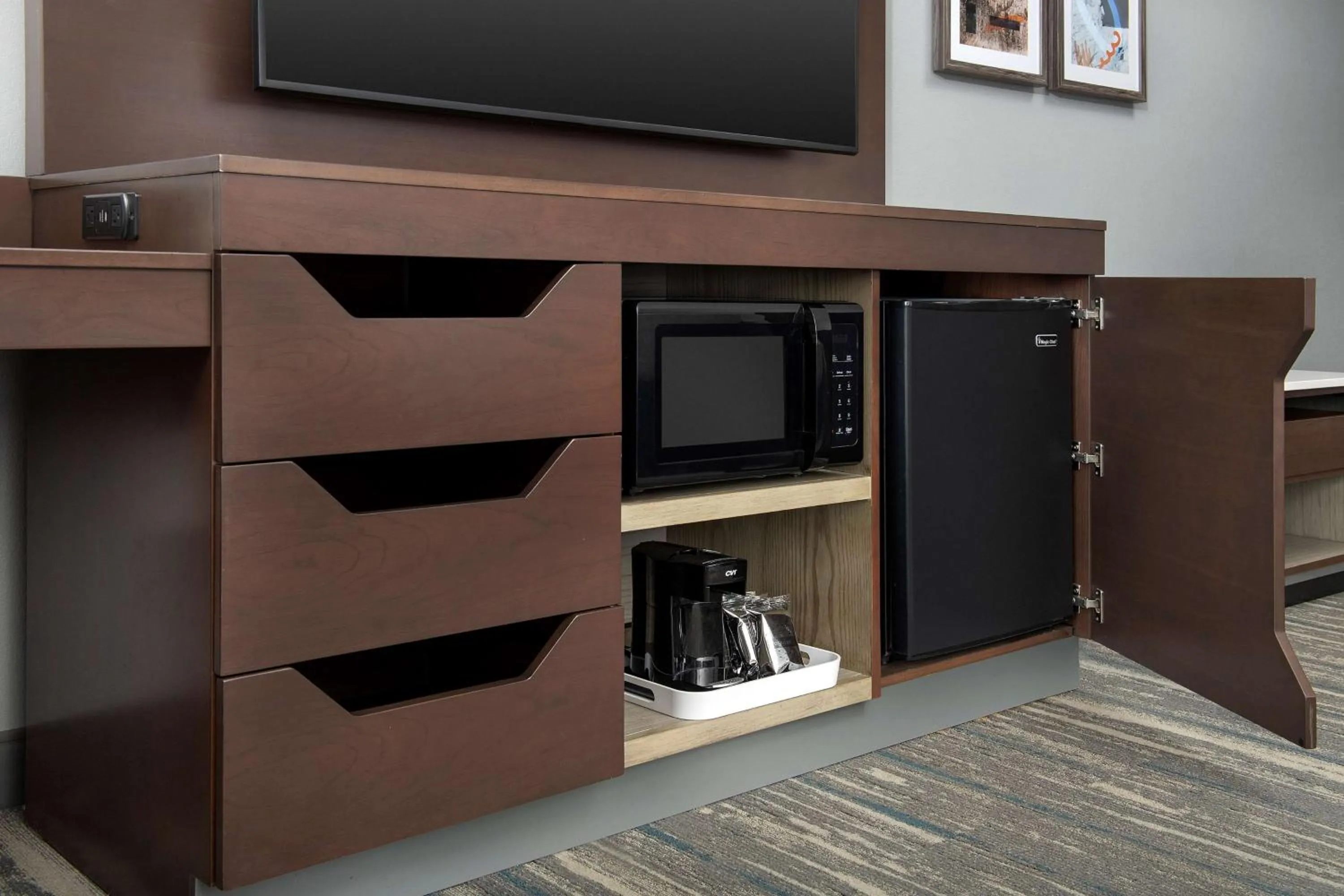 Photo of the whole room in Hampton Inn & Suites Rapid City Rushmore, SD