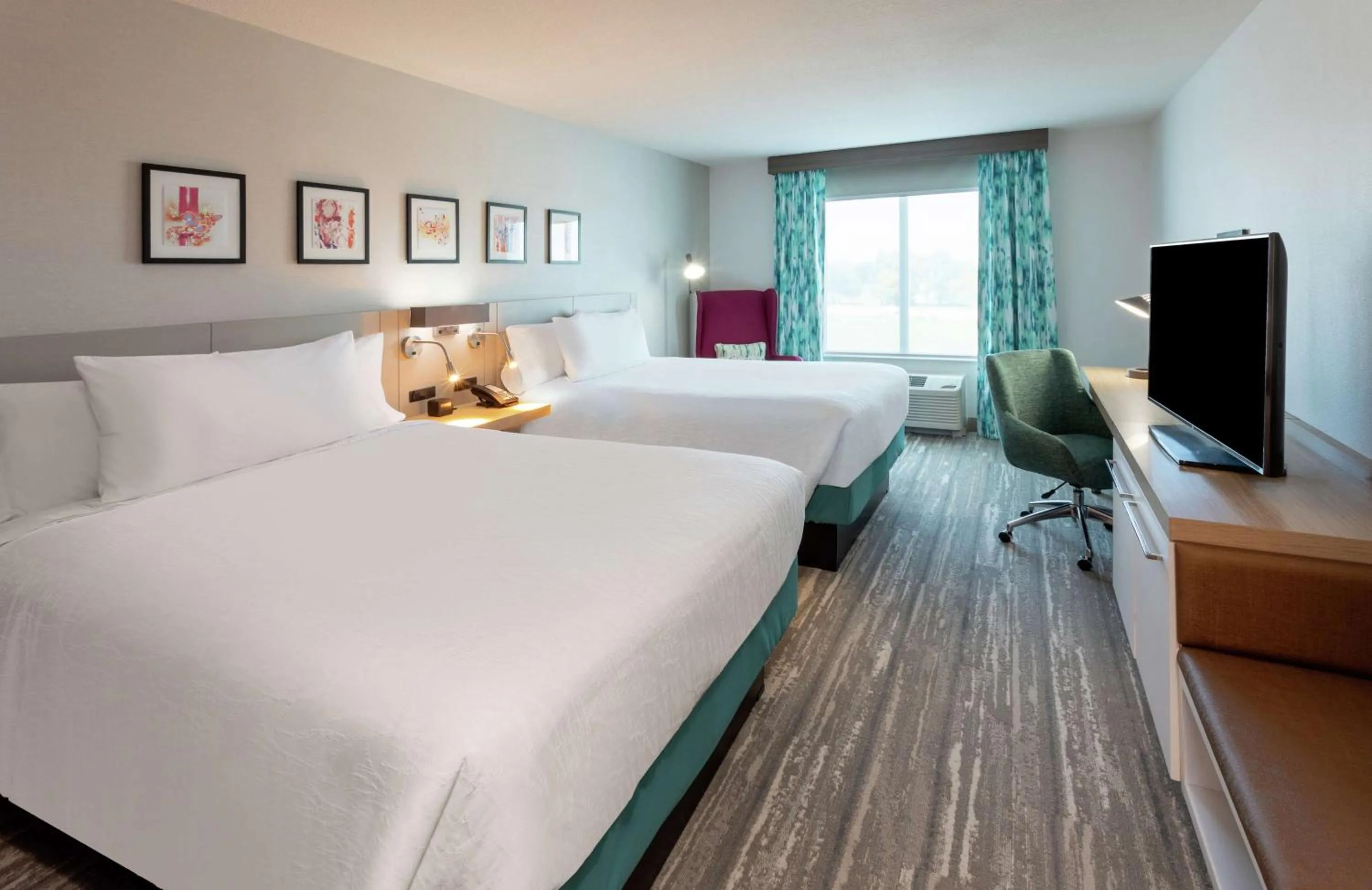 Bedroom, Bed in Hilton Garden Inn St. Cloud, Mn