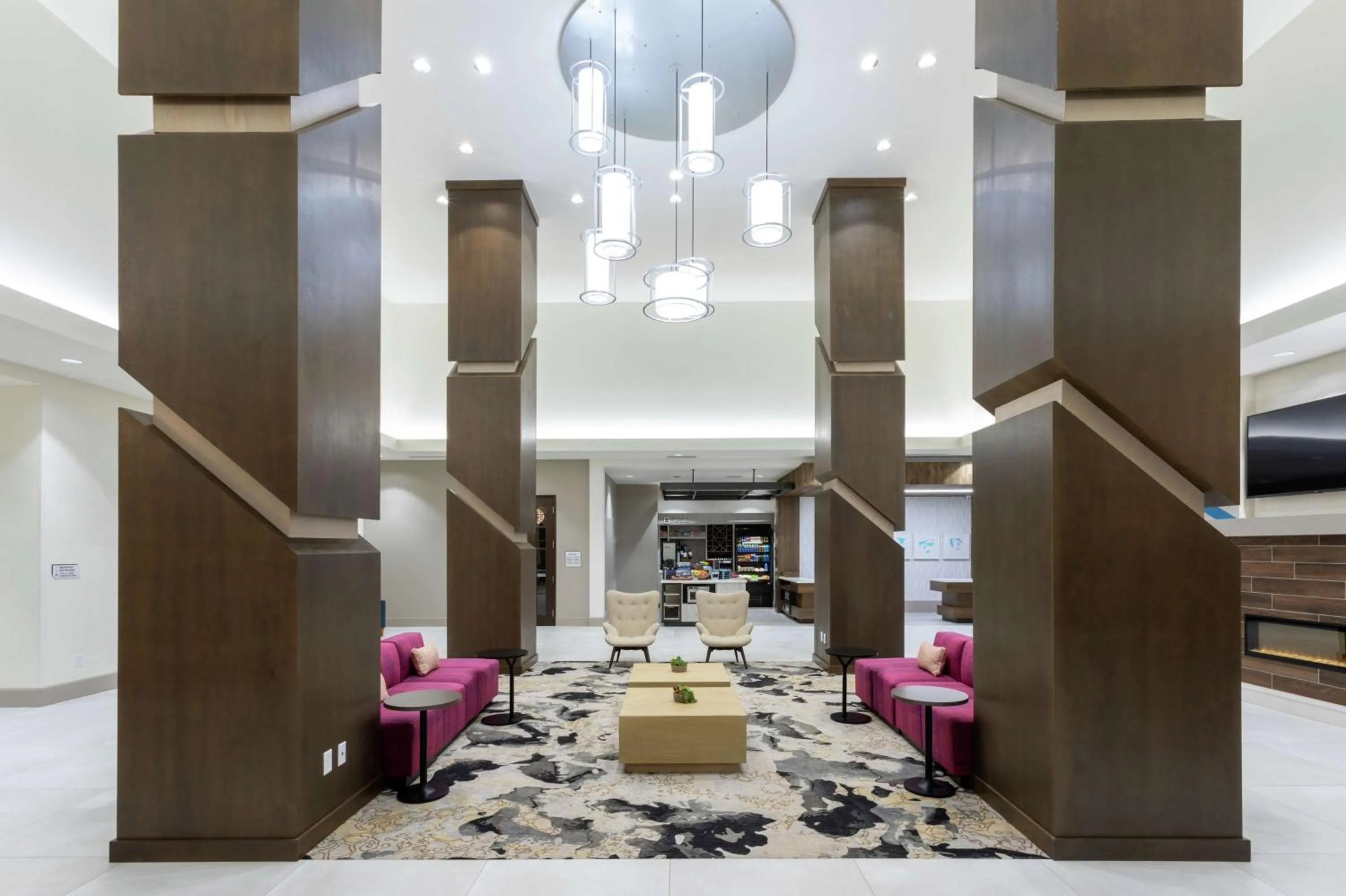Lobby or reception in Hilton Garden Inn St. Cloud, Mn