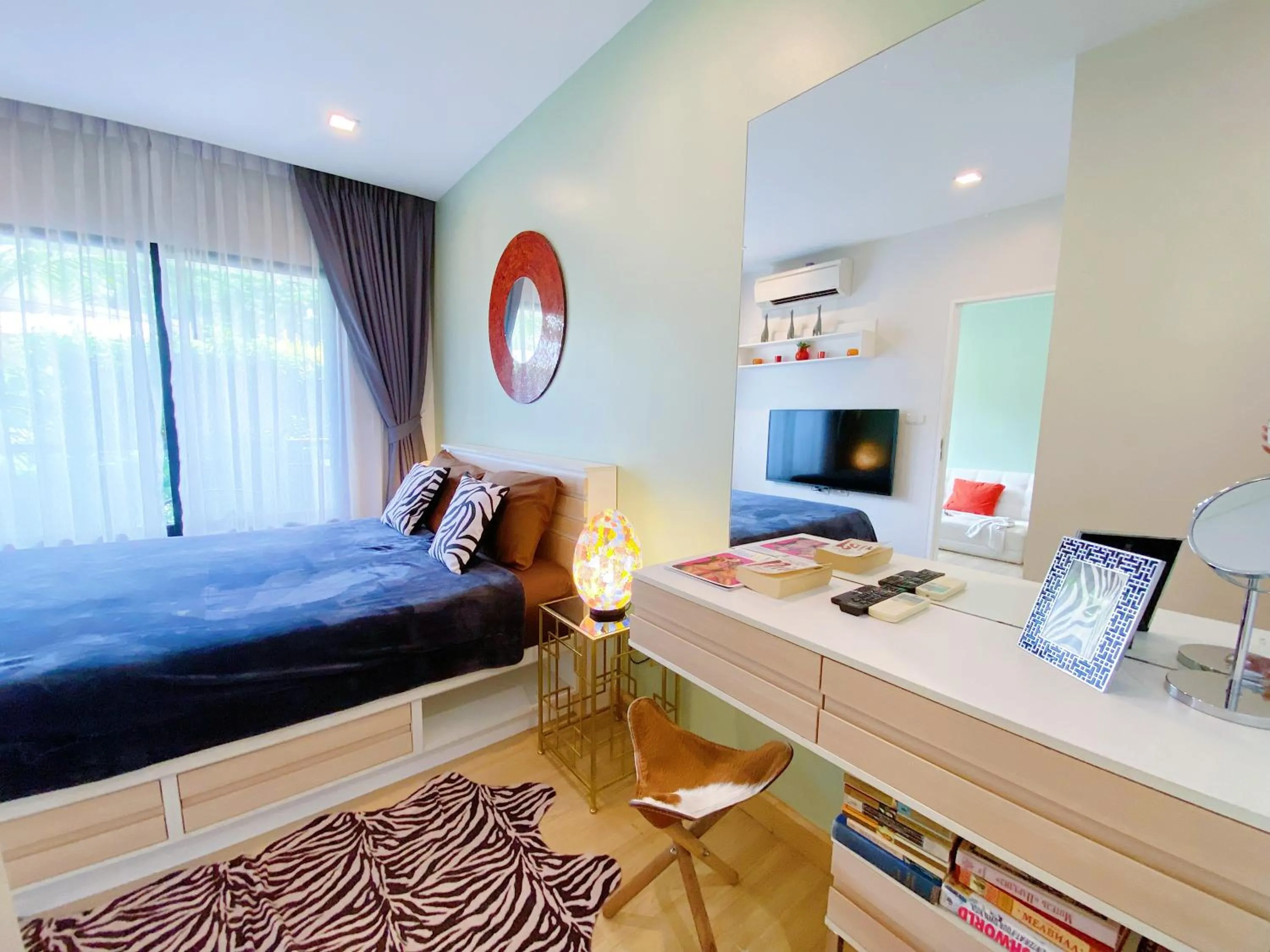 Bedroom in Wow 2 Br Apt Seaview, Pool, Gym, walk to beautiful Nai Yang Beach