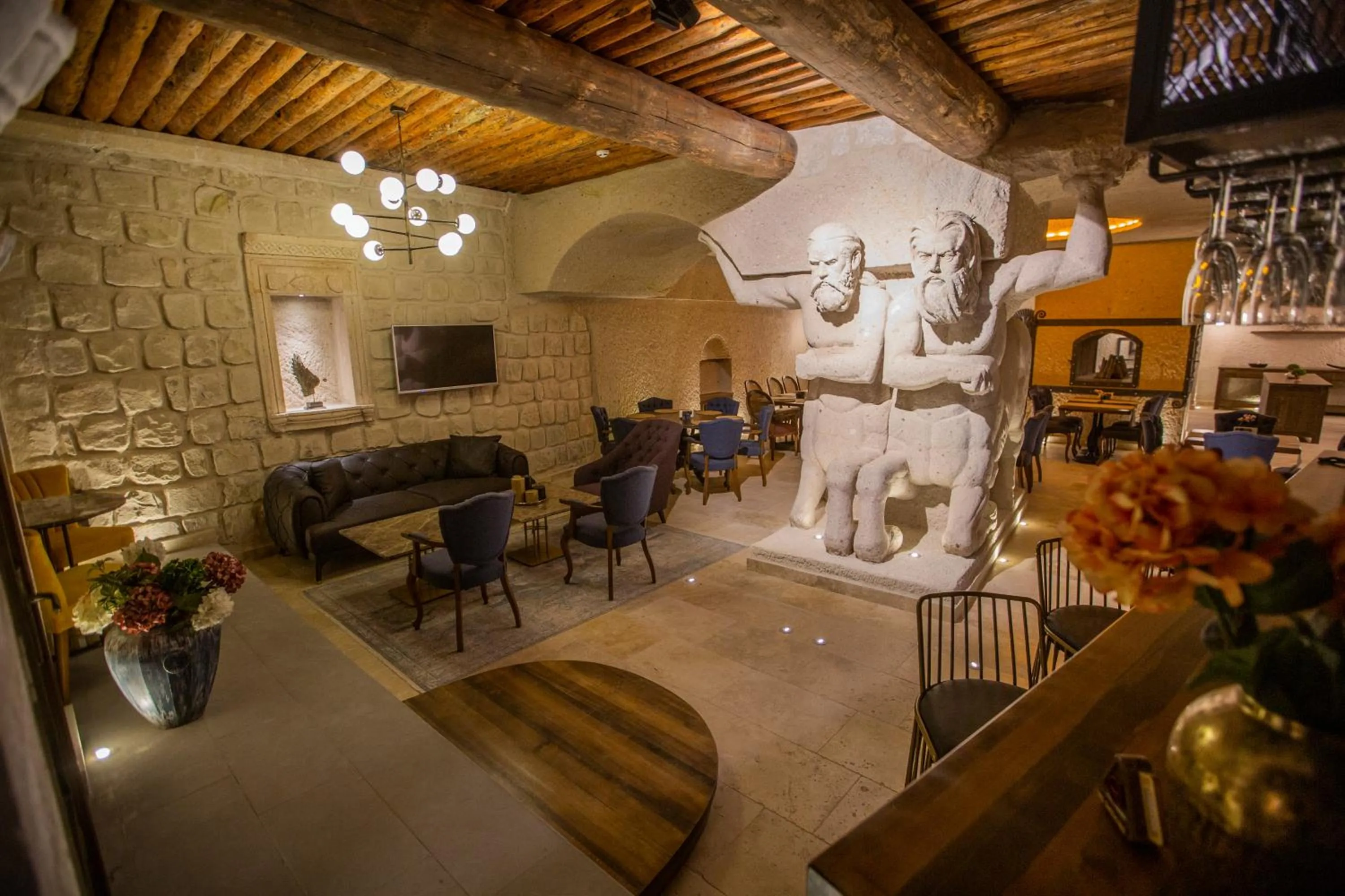 Restaurant/places to eat in Nino Cave Suites