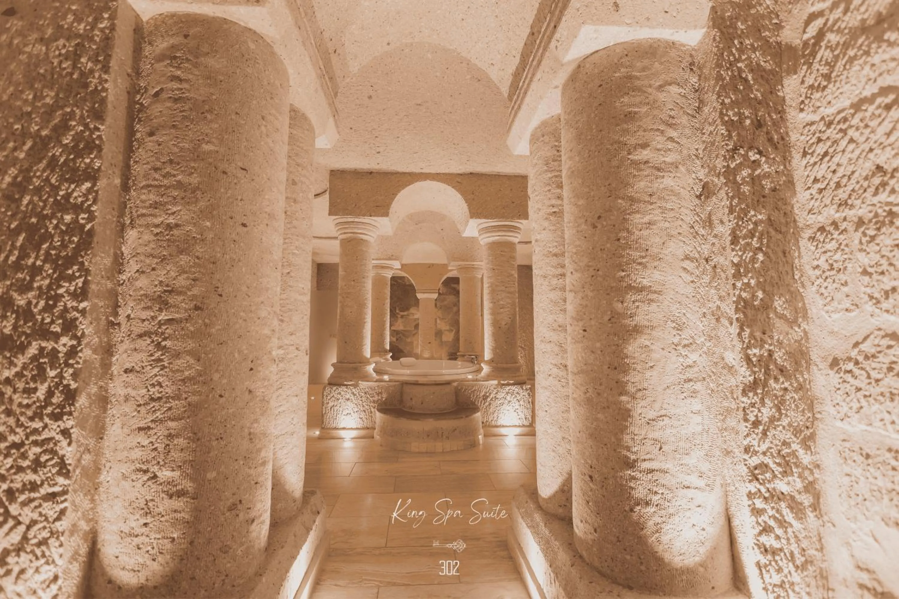 Hot Tub in Nino Cave Suites