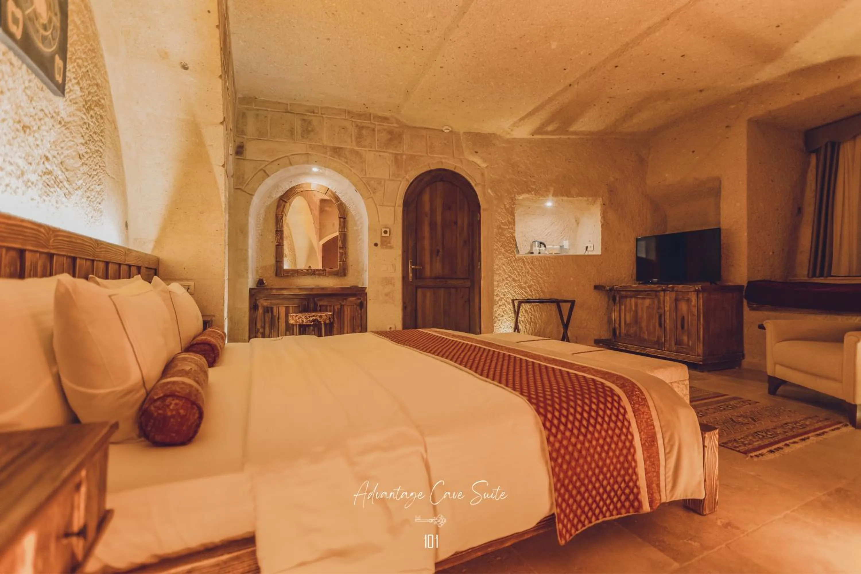 TV and multimedia, Bed in Nino Cave Suites