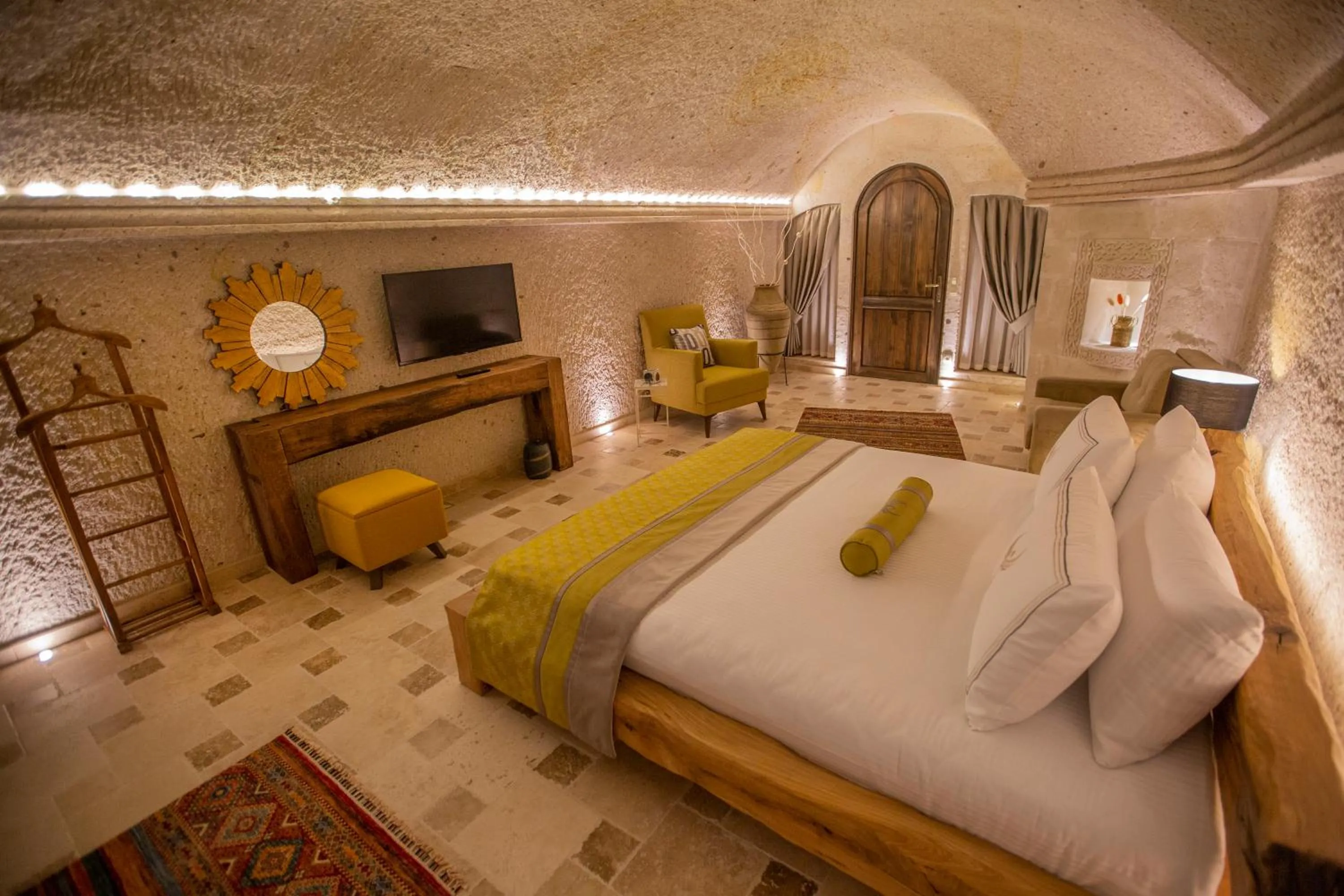 TV and multimedia, Bed in Nino Cave Suites