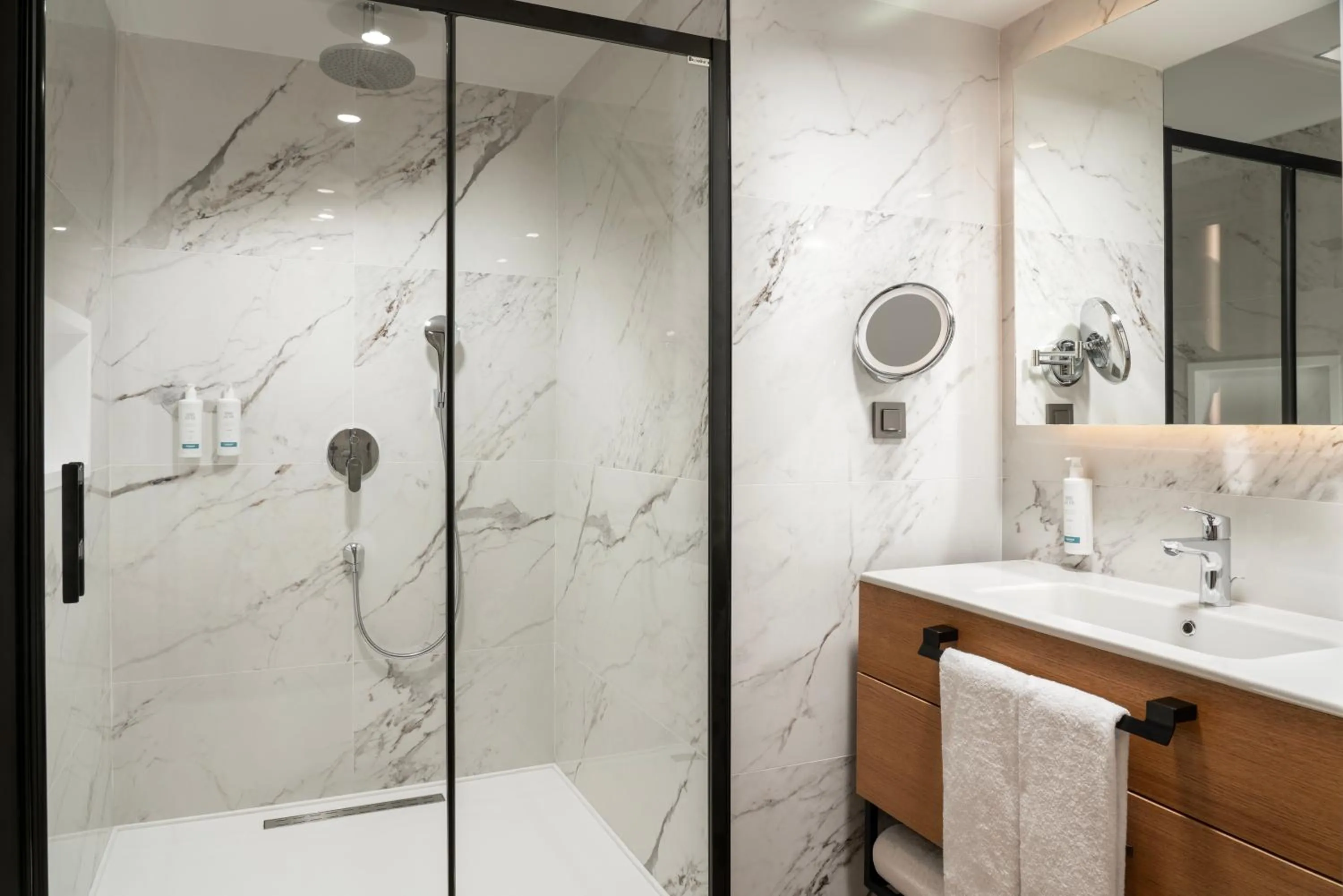 Shower in Occidental Taksim