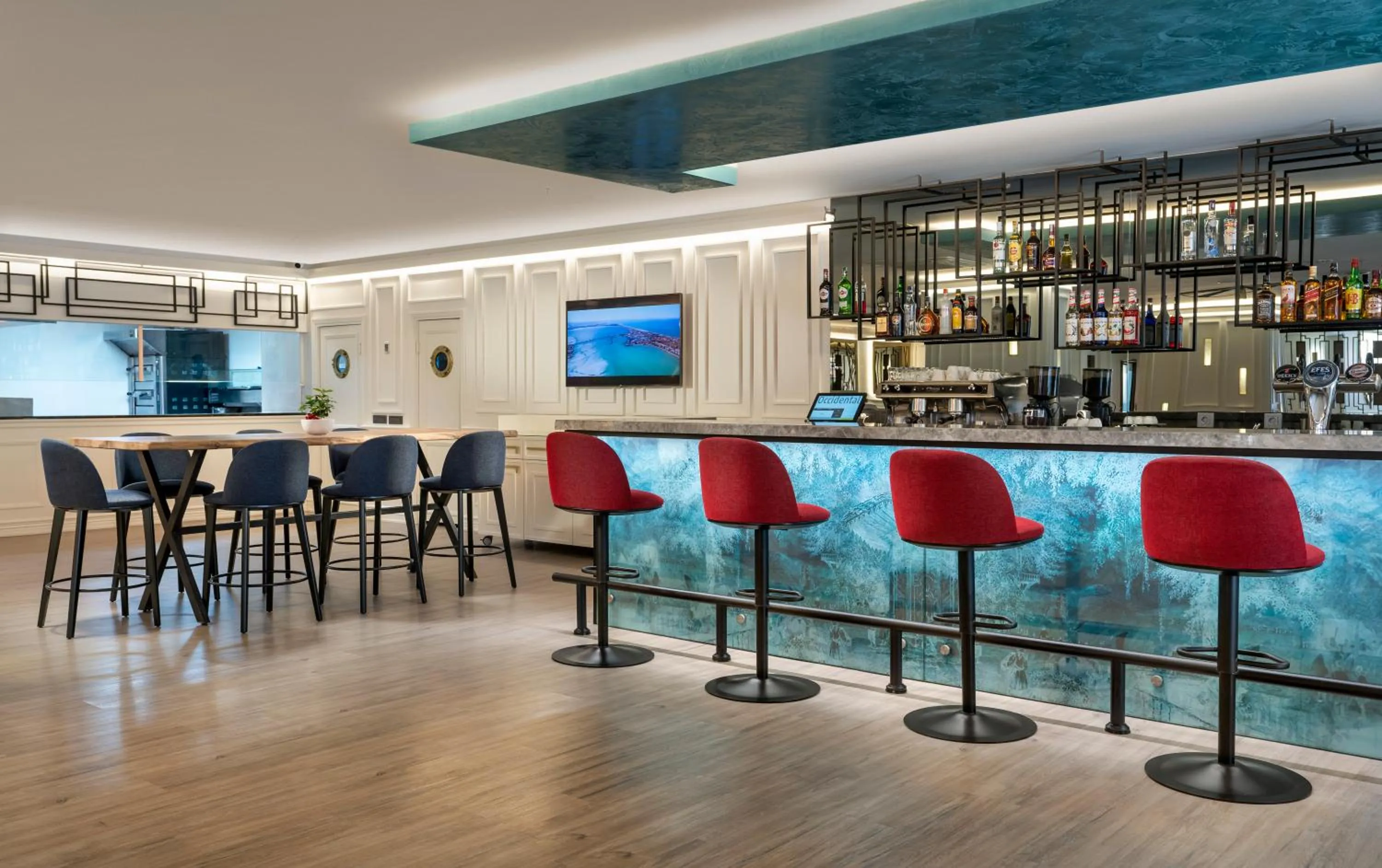 Lounge or bar in Occidental Taksim