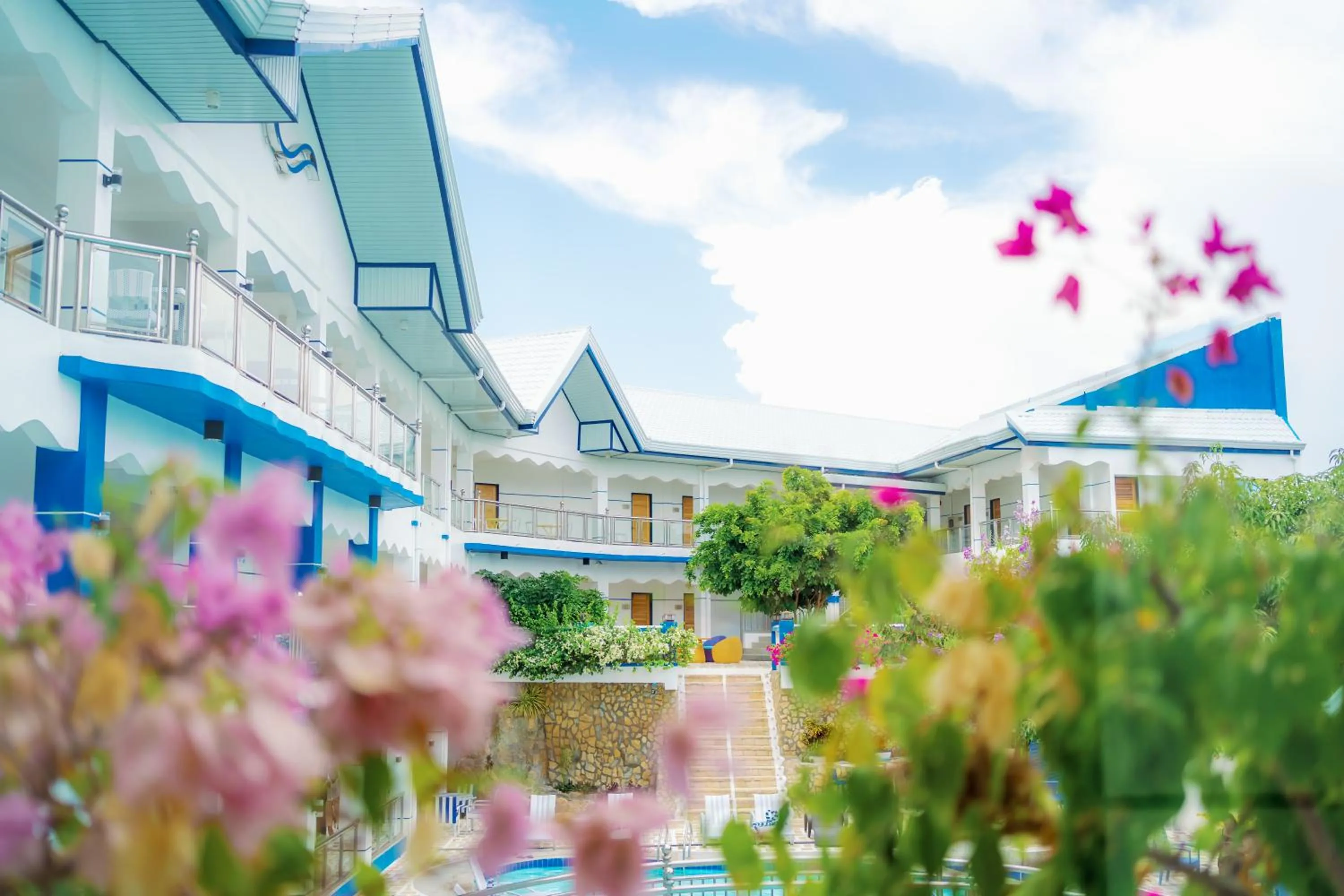 Santiago Cove Hotel and Restaurant