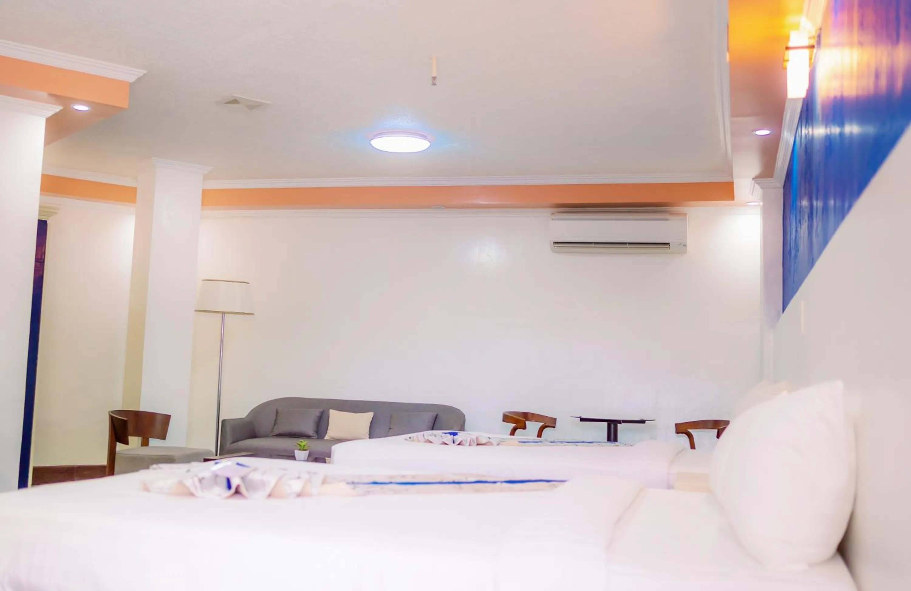 Bed in Santiago Cove Hotel and Restaurant