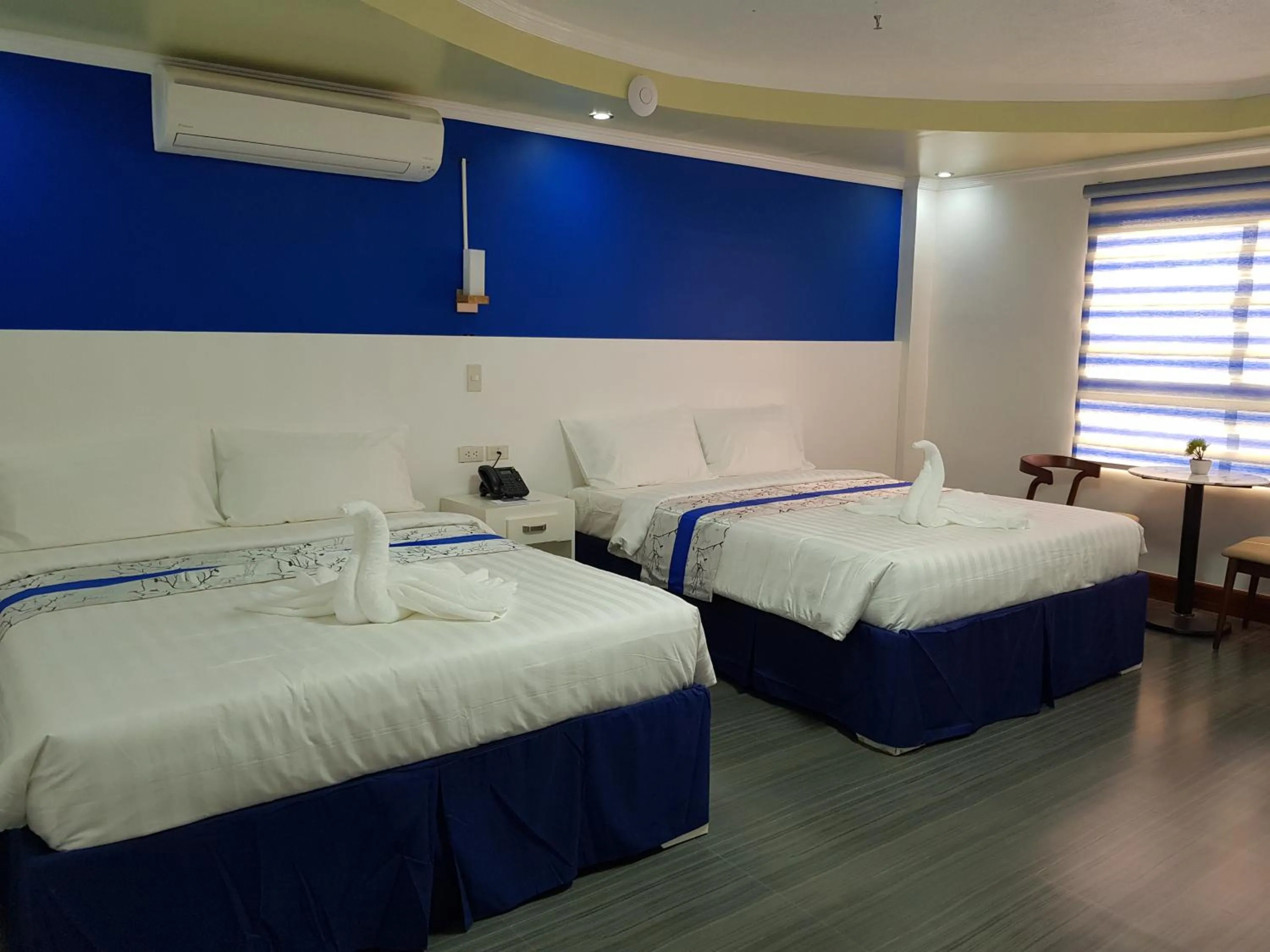 Bed in Santiago Cove Hotel and Restaurant