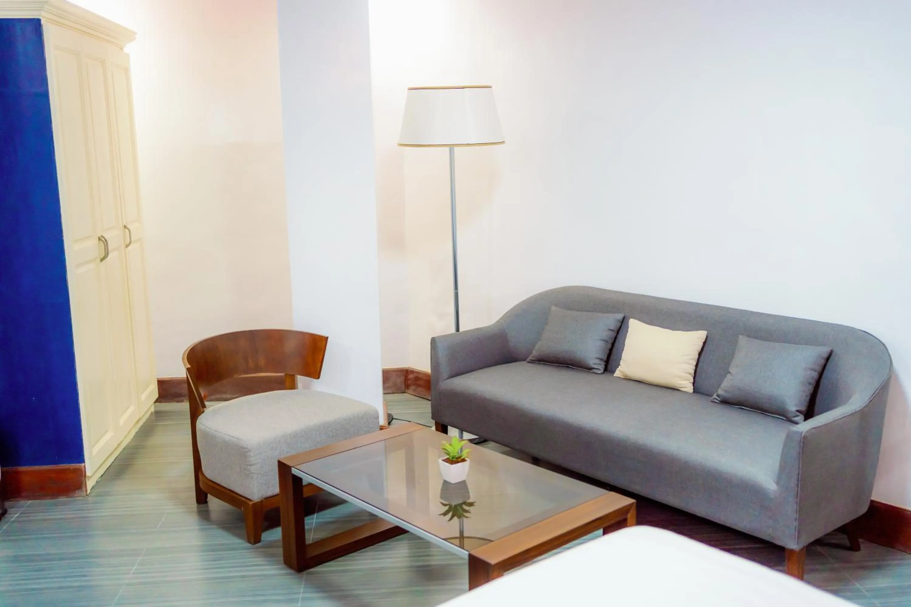 Santiago Cove Hotel and Restaurant