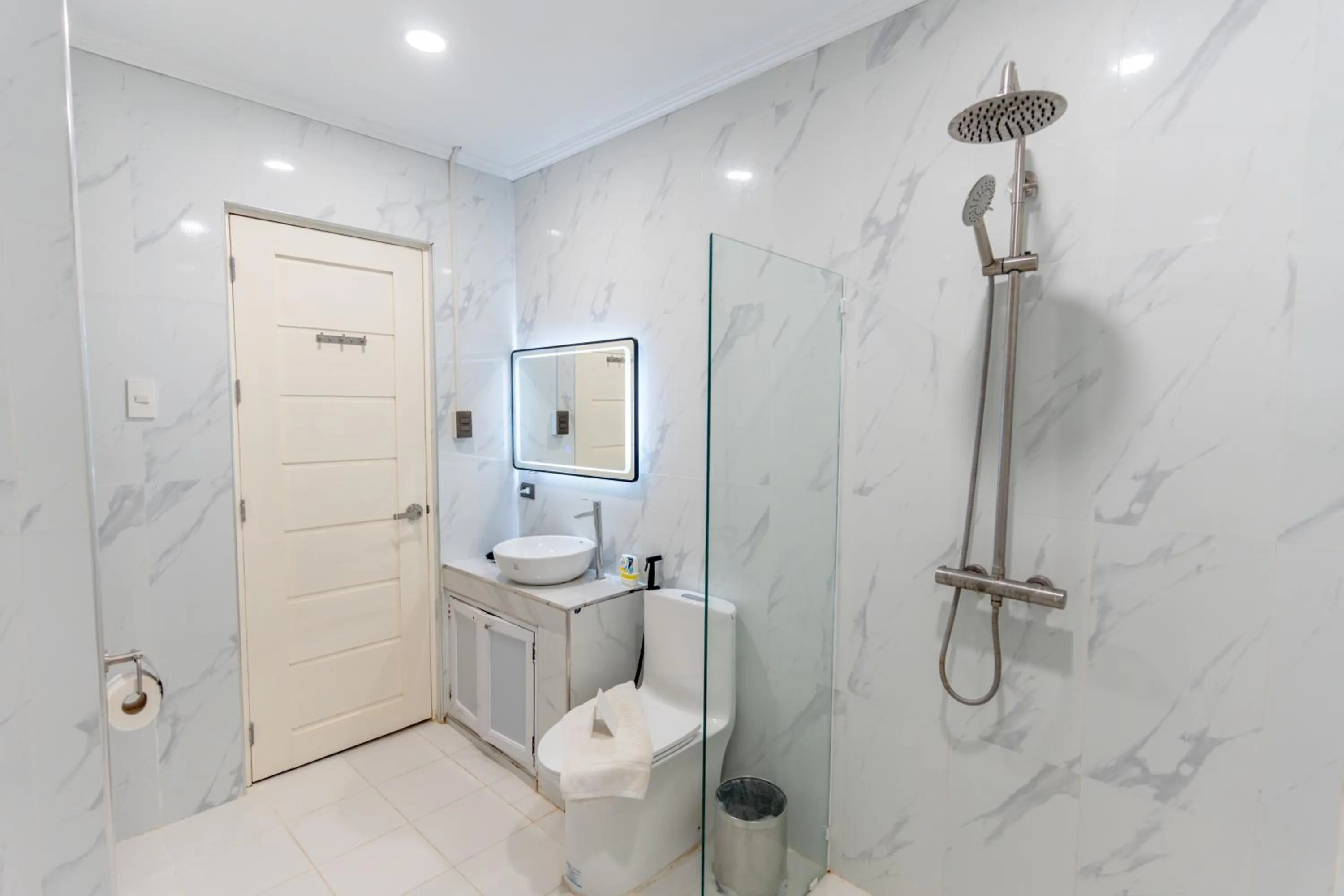 Santiago Cove Hotel and Restaurant