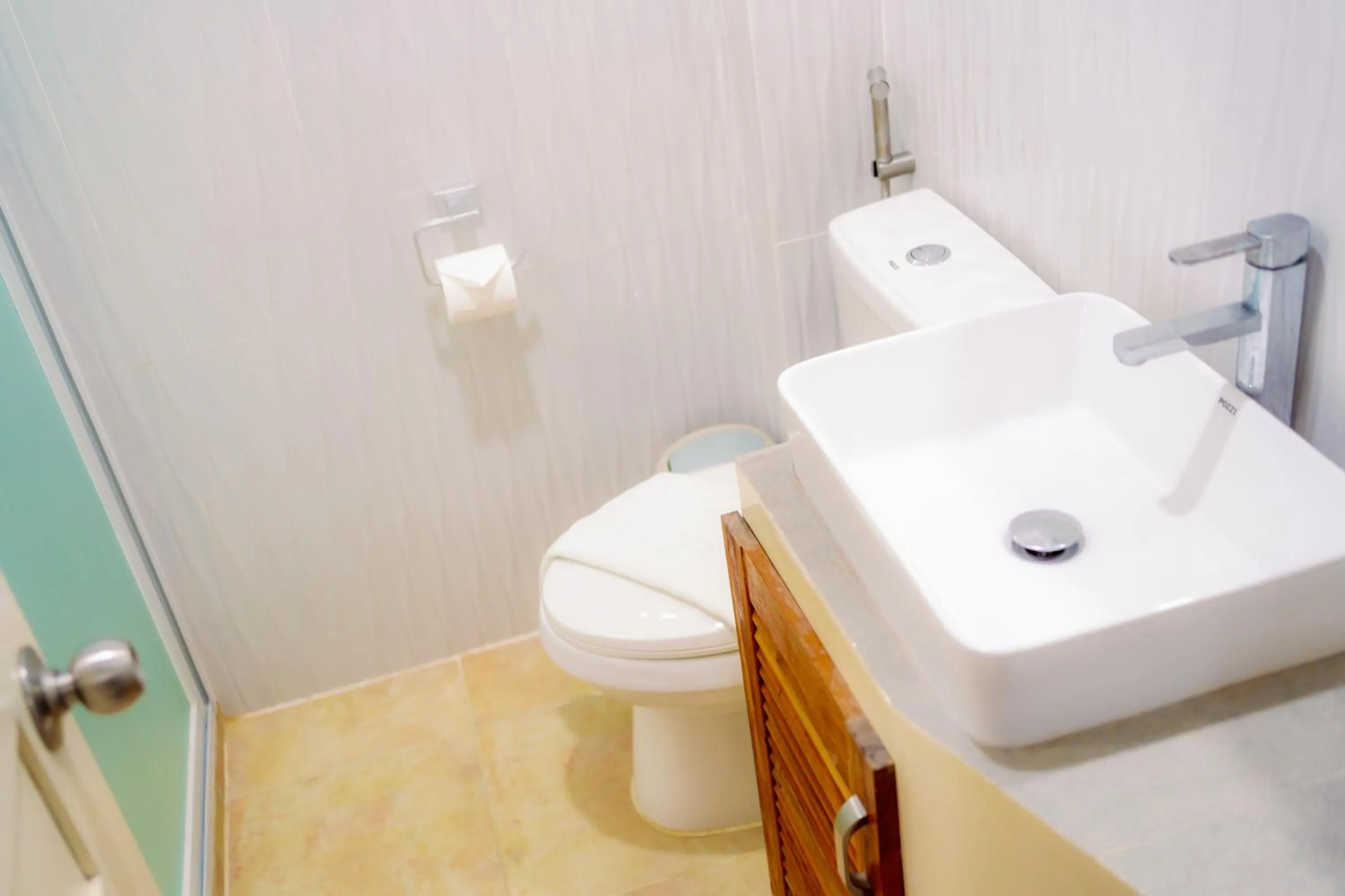 Santiago Cove Hotel and Restaurant