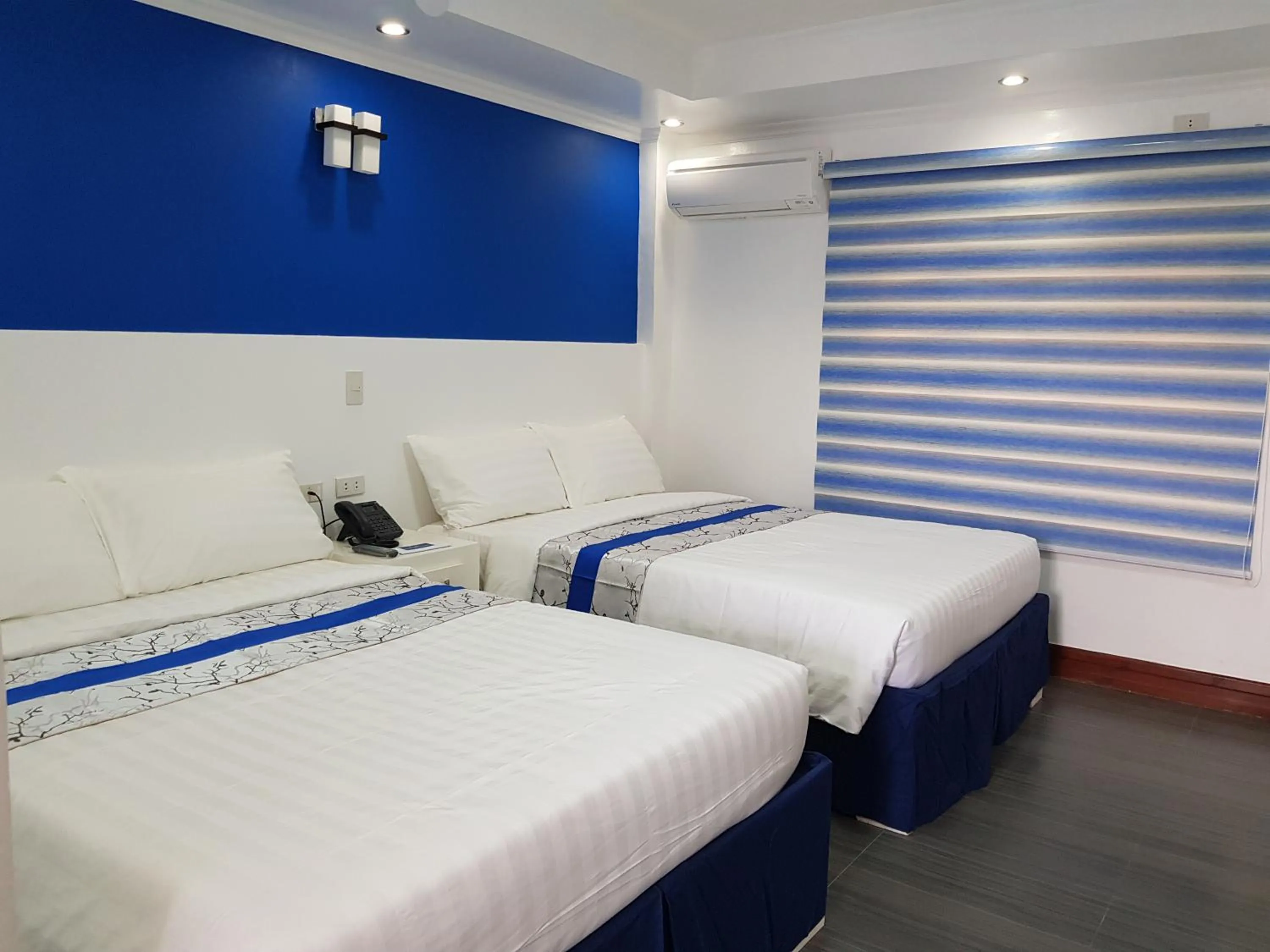 Bed in Santiago Cove Hotel and Restaurant