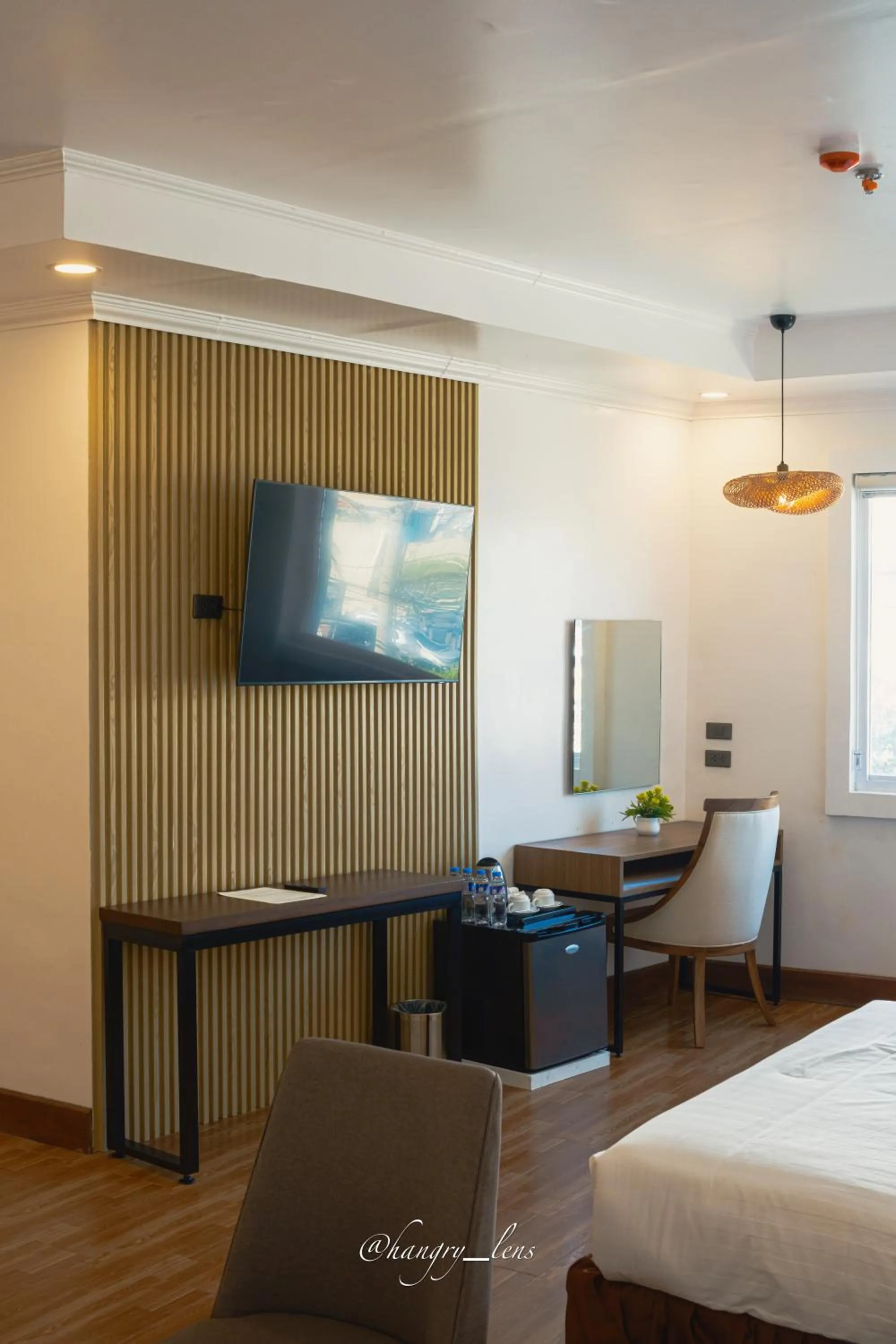 Santiago Cove Hotel and Restaurant