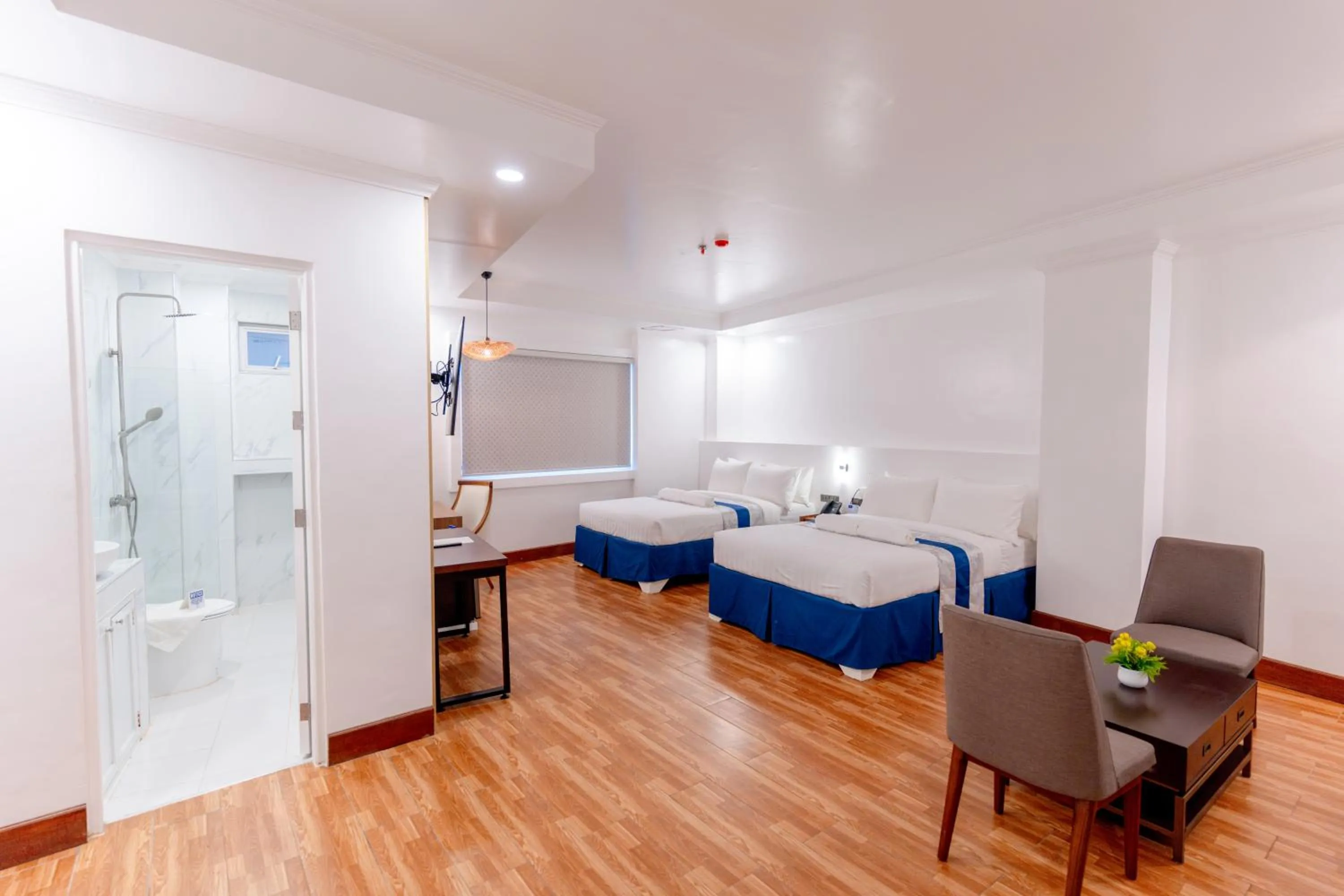 Bed in Santiago Cove Hotel and Restaurant