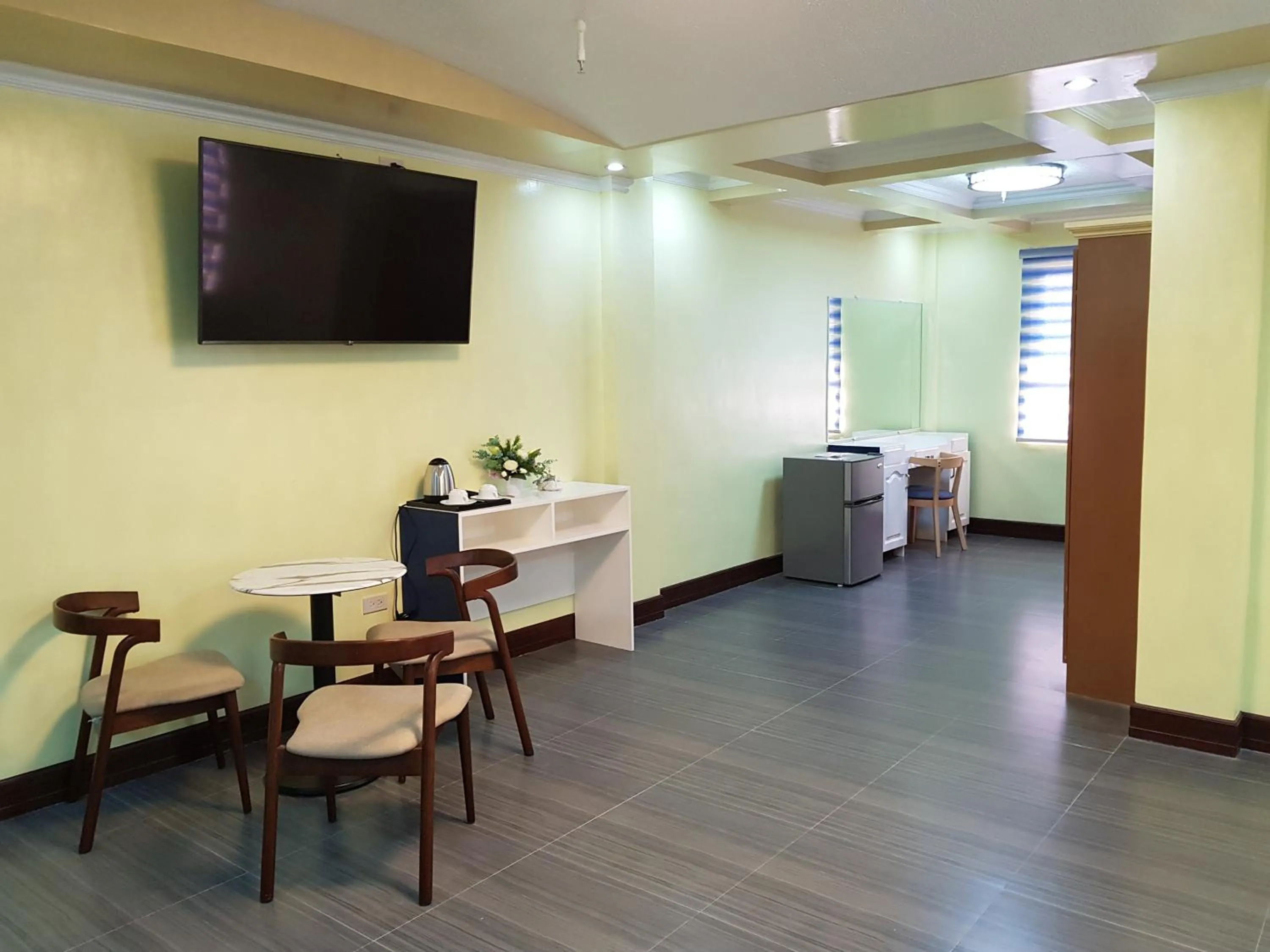 Santiago Cove Hotel and Restaurant