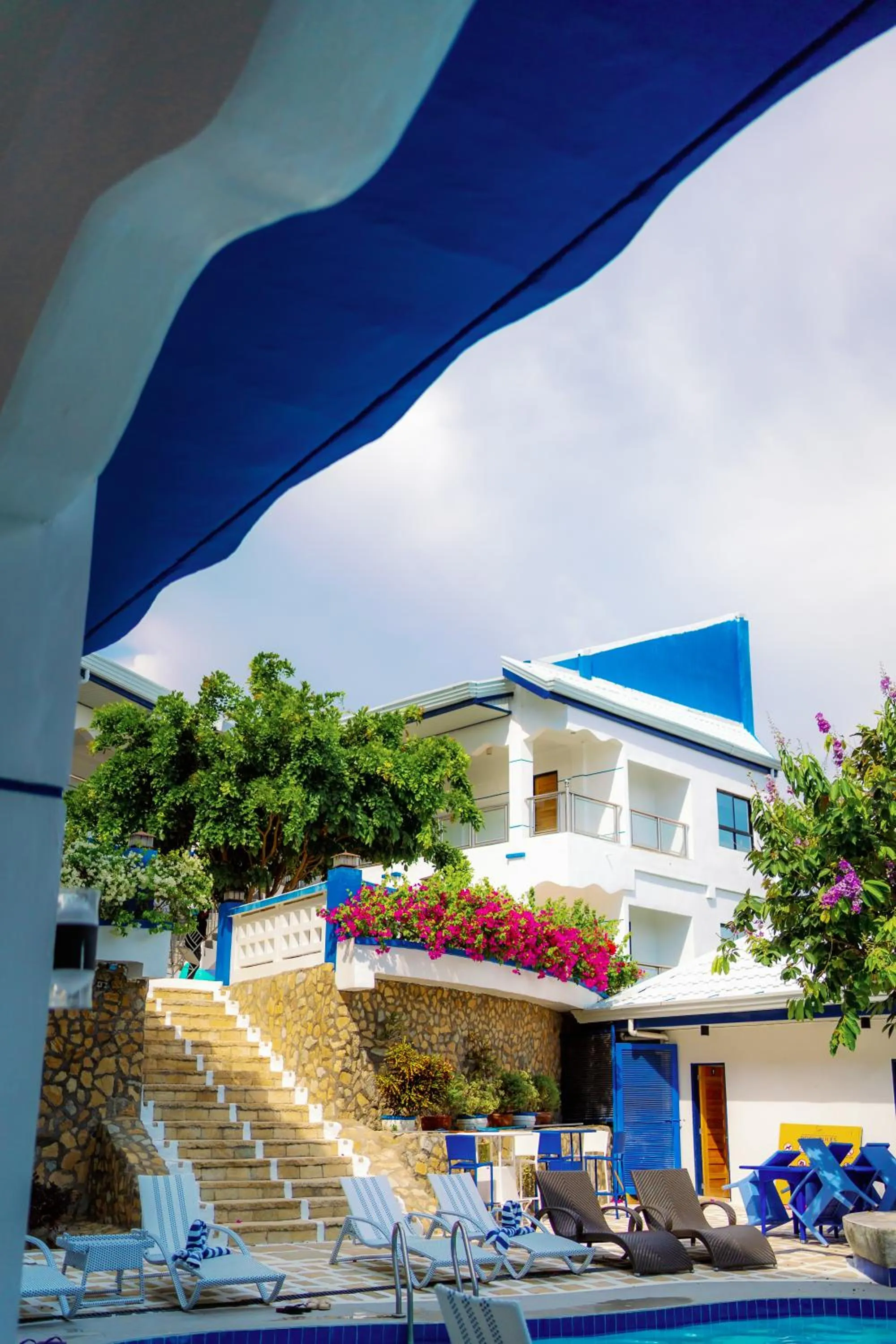 Santiago Cove Hotel and Restaurant