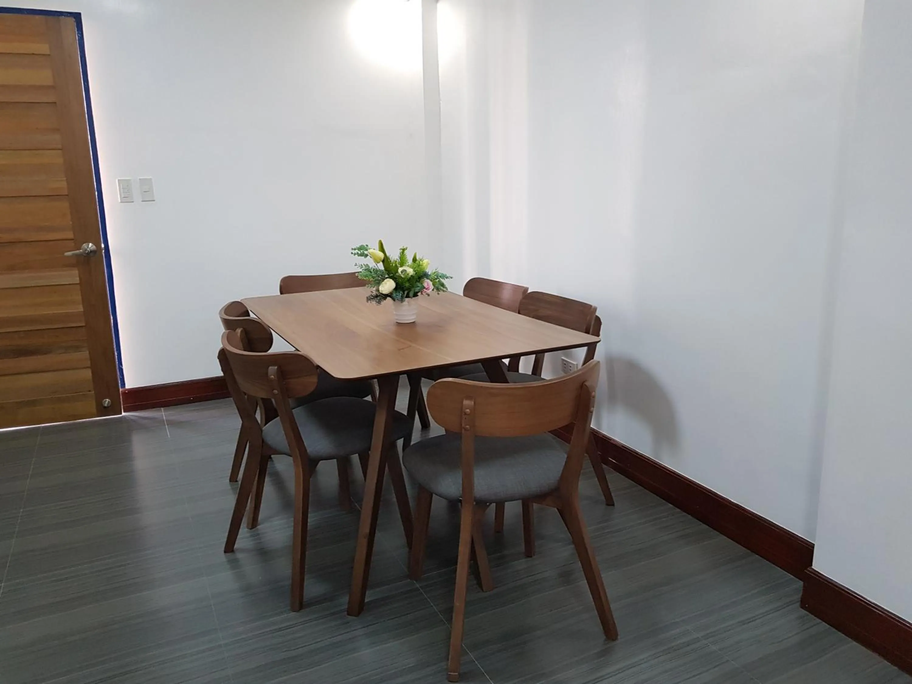 Santiago Cove Hotel and Restaurant