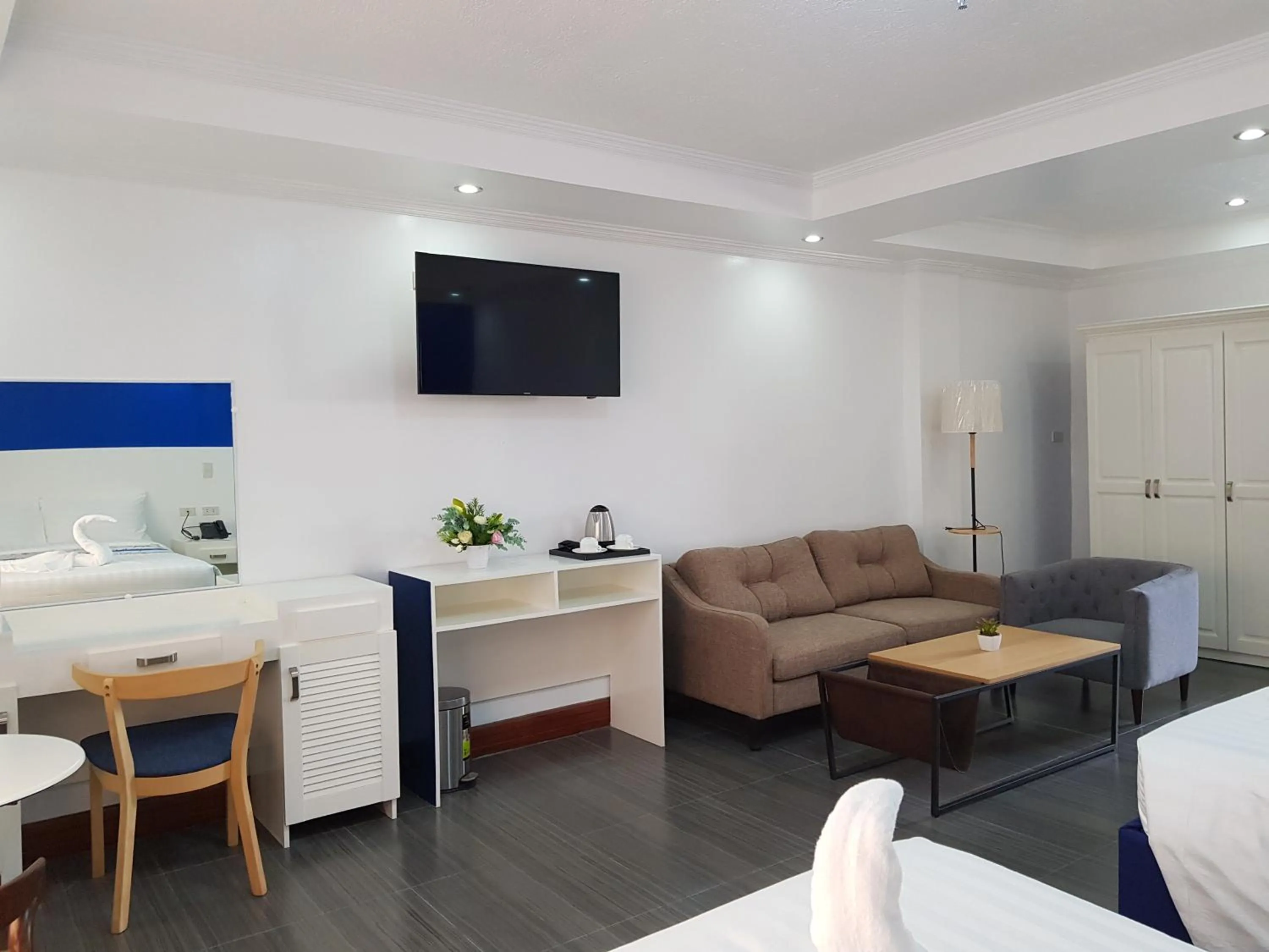 Photo of the whole room in Santiago Cove Hotel and Restaurant