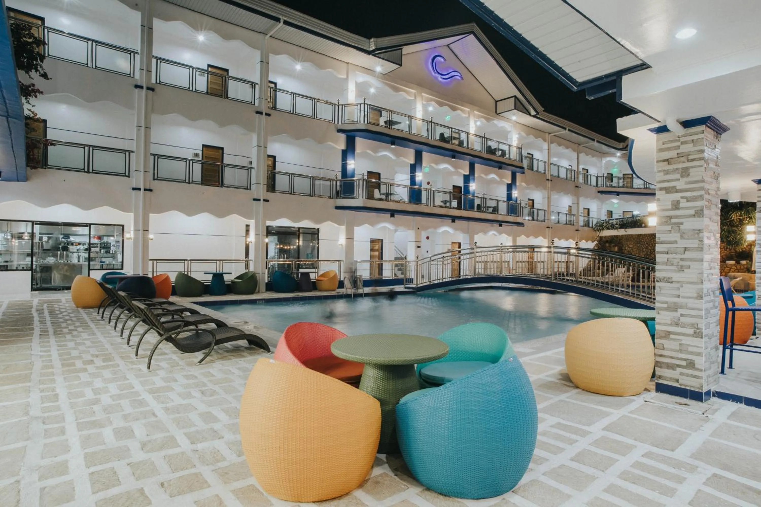 Lounge or bar in Santiago Cove Hotel and Restaurant