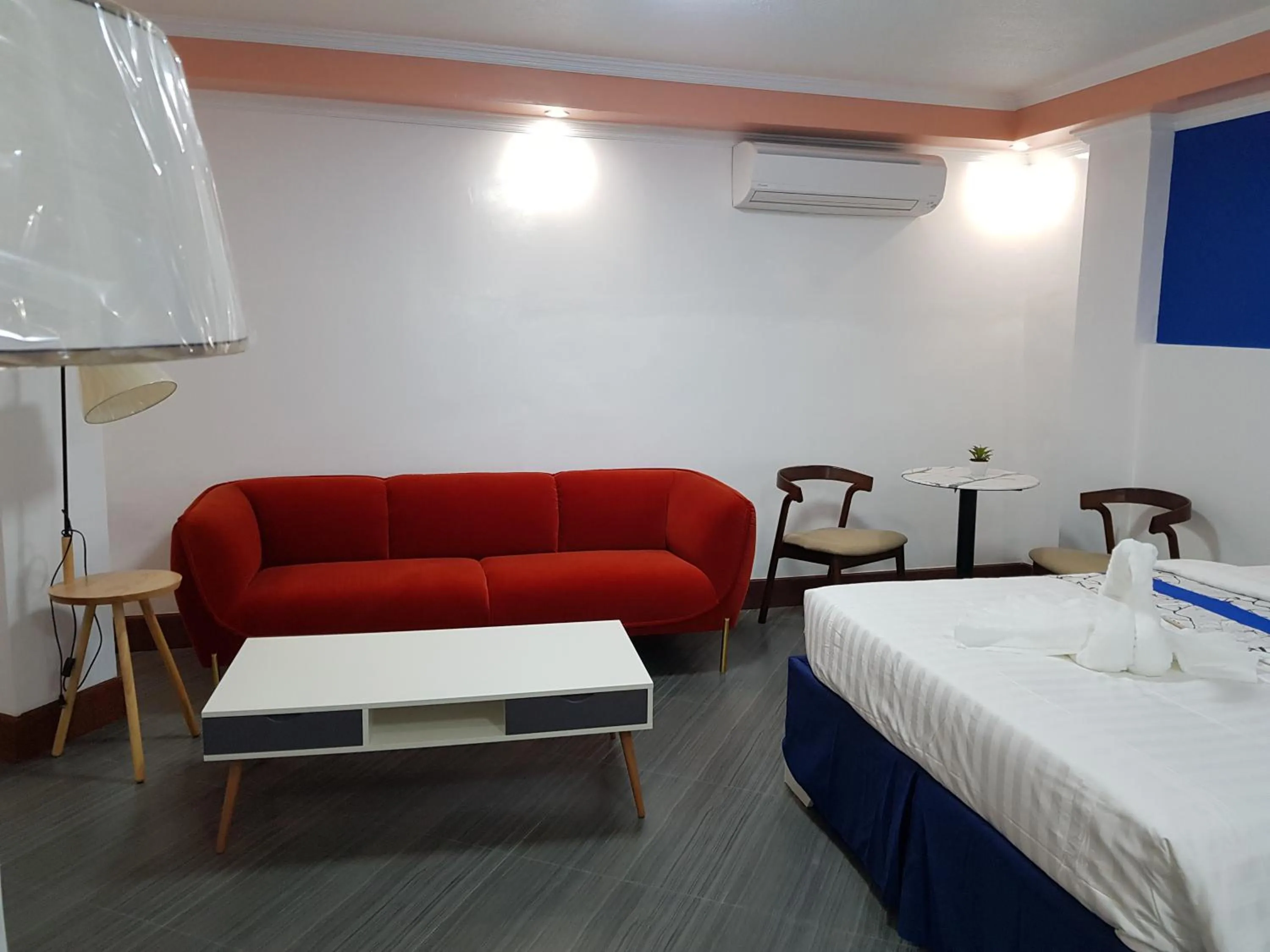 Bed in Santiago Cove Hotel and Restaurant