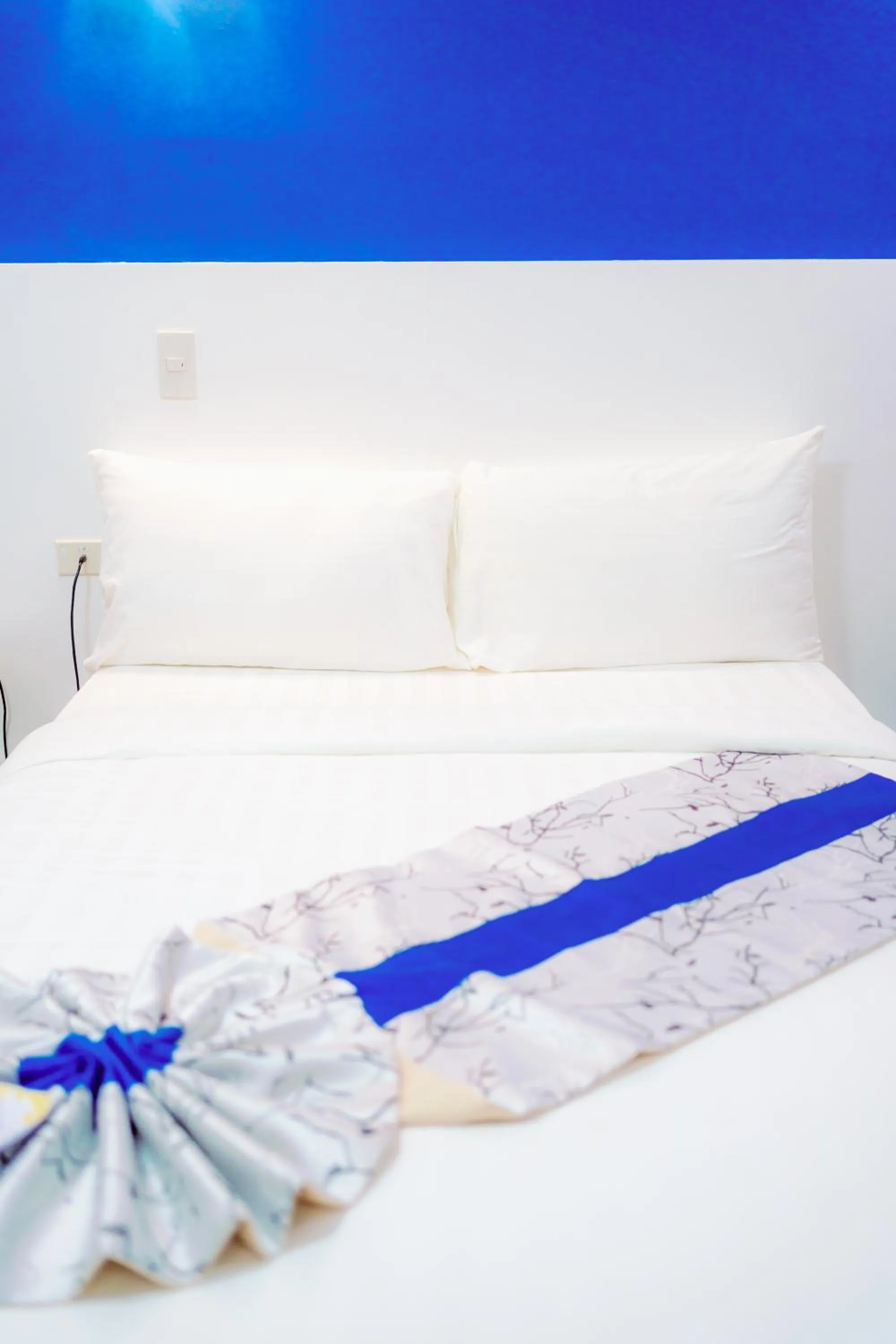 Bed in Santiago Cove Hotel and Restaurant