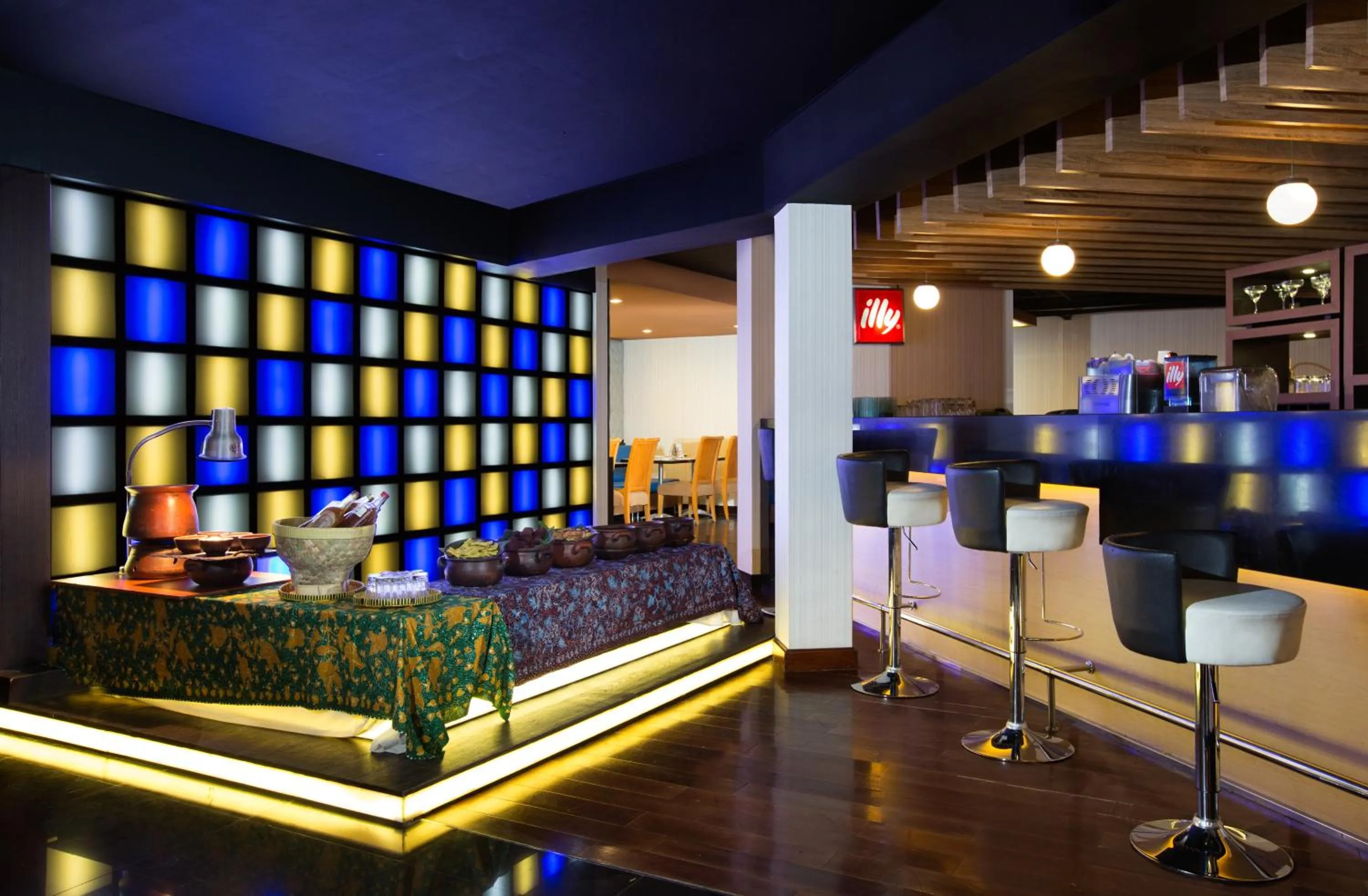 Restaurant/places to eat in Horison Ultima Suite & Residences Rasuna Jakarta